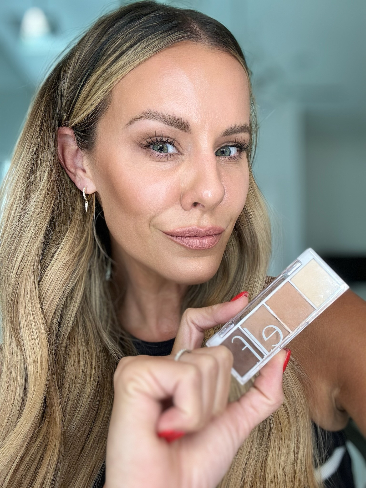 Another #WalmartPartner makeup look! I promise this is the easiest winged eyeliner you’ll ever do. All I used was this $3 Elf Cosmetics pallet from @Walmart (in color “I love you A Latte”) It’s definitely a #WalmartMustHave 