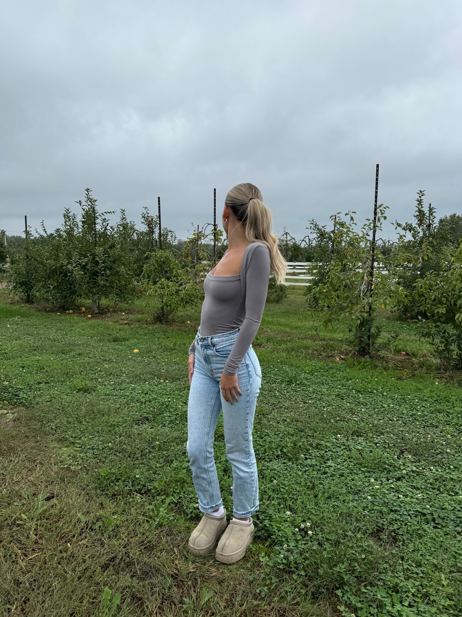 the BEST fall abercrombie jeans🍂🤍 

for reference: i am 5’3” wearing a size 23” short! color: light

#LTKSaleAlert #LTKSeasonal #LTKFallSale