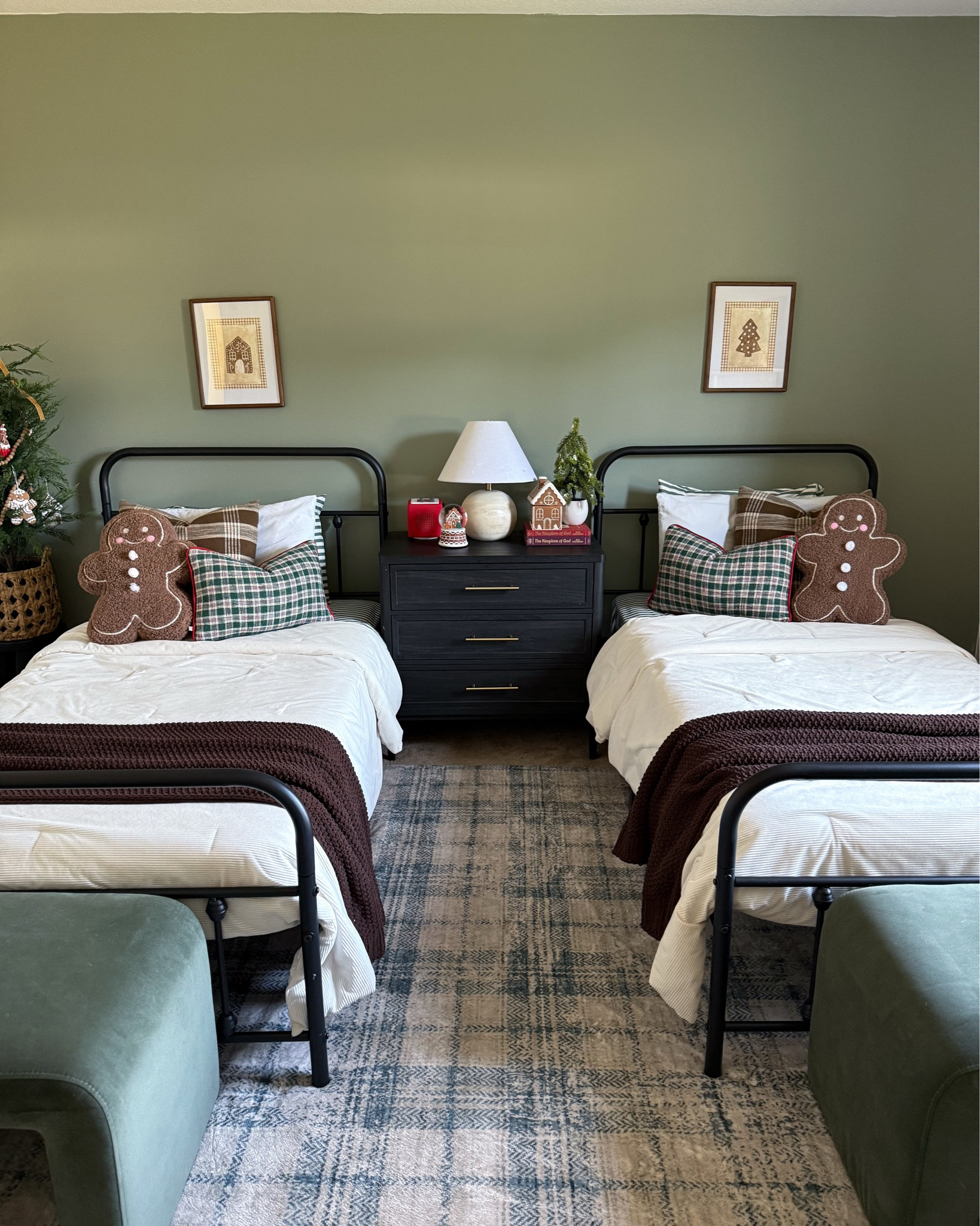 My favorite little Christmas pillows are 50% off right now at Kirkland’s! 

#LTKSaleAlert #LTKGiftGuide #LTKHome