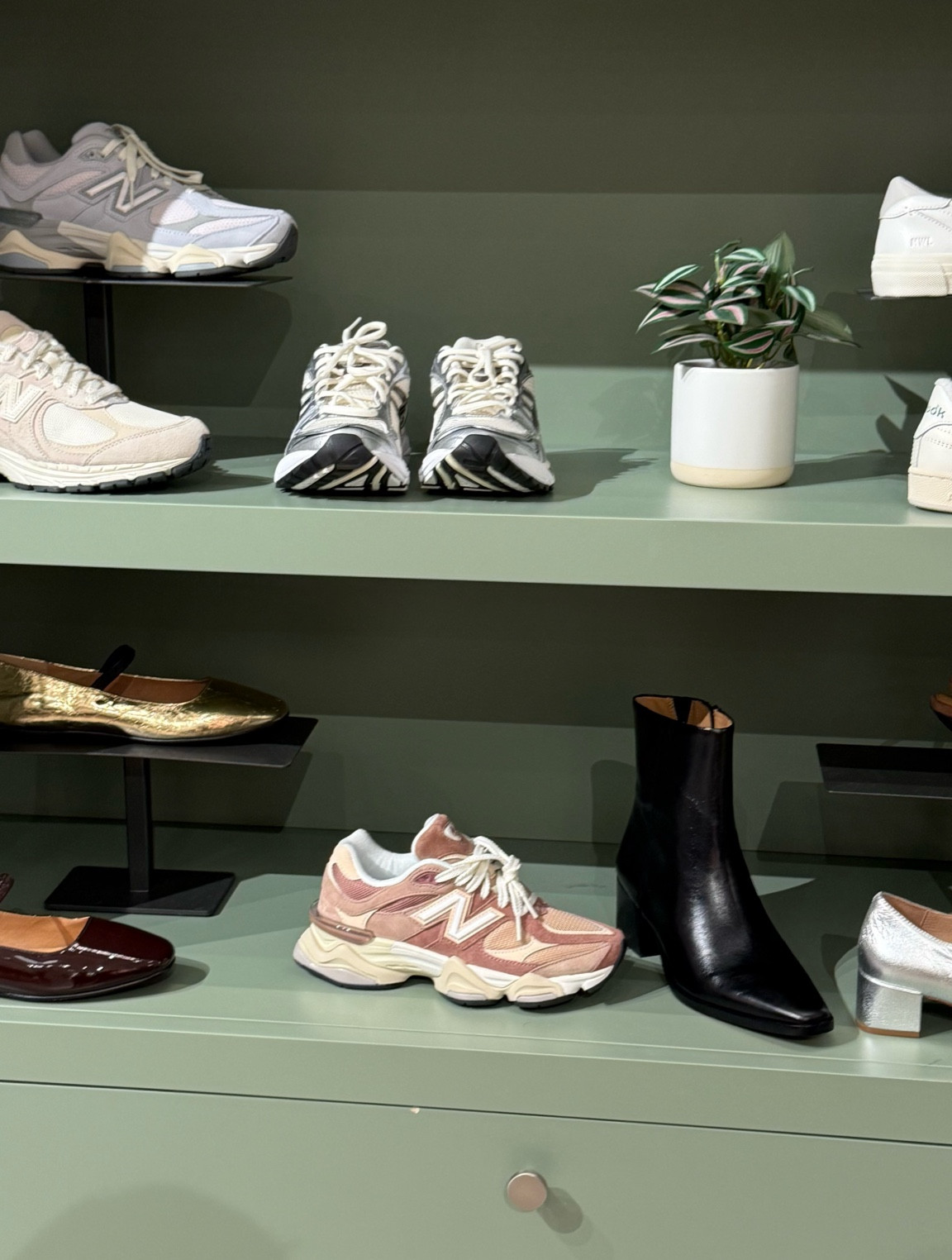 New balance 9060 sneakers | new balance 9060 sparrow | must have sneakers | spring shoes 2025

#LTKGiftGuide #LTKActive #LTKShoeCrush