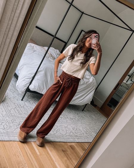 how cute are these cozy pants? 🤎 run tts and are under $30! 


#target #cozyoutfit #sweatpants #casualoutfit #winteroutfit 

#LTKstyletip #LTKfindsunder50