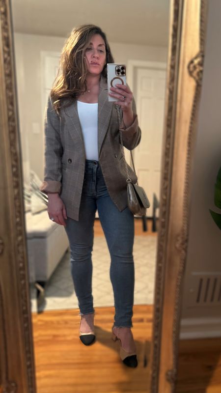 Casual work wear- perfect for a lunch meeting with these classic pieces you can’t go wrong with. I’m wearing a small in the blazer and a 27 in the jeans. I paired the outfit with designer dupe shoes with a modest heal and a gold purse for a contemporary feel.
•
#casualworkwear 
#meetingwear #casualchic #blazers #shoecrush #springstyle

#LTKVideo #LTKworkwear #LTKfindsunder100