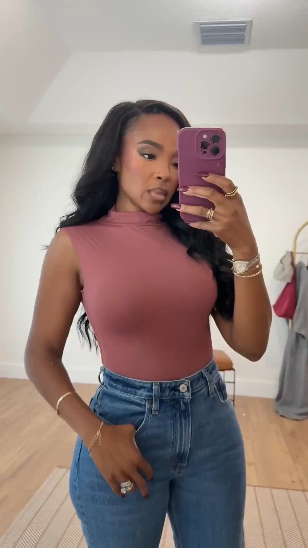 ✨ January Staples That Carry You Straight Into Valentine’s Season

A soft neutral top paired with classic denim is one of those effortless outfits you’ll reach for on repeat. Clean, flattering, and easy to style up or down, this look works now and transitions seamlessly into Valentine’s plans. Dress it up with heels and jewelry or keep it casual for everyday wear — either way, it’s a true cost-per-wear win.

Perfect for:
• Casual date nights
• Brunch plans
• Errands with style
• Low-key Valentine’s plans

📏 Sizing:
Top: Small
Jeans: 27 Long

Measurements:
5’4” · 138 lbs · 34D · 27” waist · 40” hips

Save this post for later.

Neutral everyday outfit inspiration, casual date night looks, elevated basics you can rewear, timeless denim styling, effortless winter-to-Valentine’s outfits.

Follow me on Instagram and YouTube @kirasfashionfinds

#LTKgrwm #LTKPetite #LTKootd