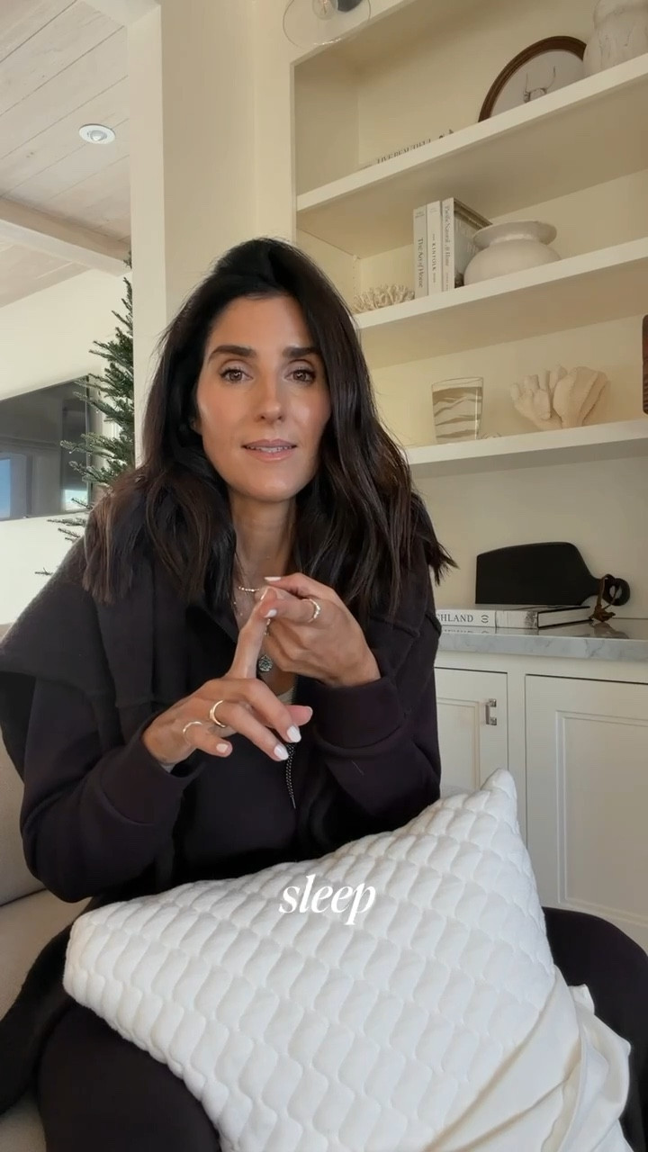 If you’ve tried a million pillows… and still hate them. I found us the best pillow! It has over 10K reviews so I’m definitely not the only one that loves it! #stylinbyaylin #aylin #amazon #blackfriday #pillow 

#LTKselfcare #LTKBeauty #LTKmorningroutine