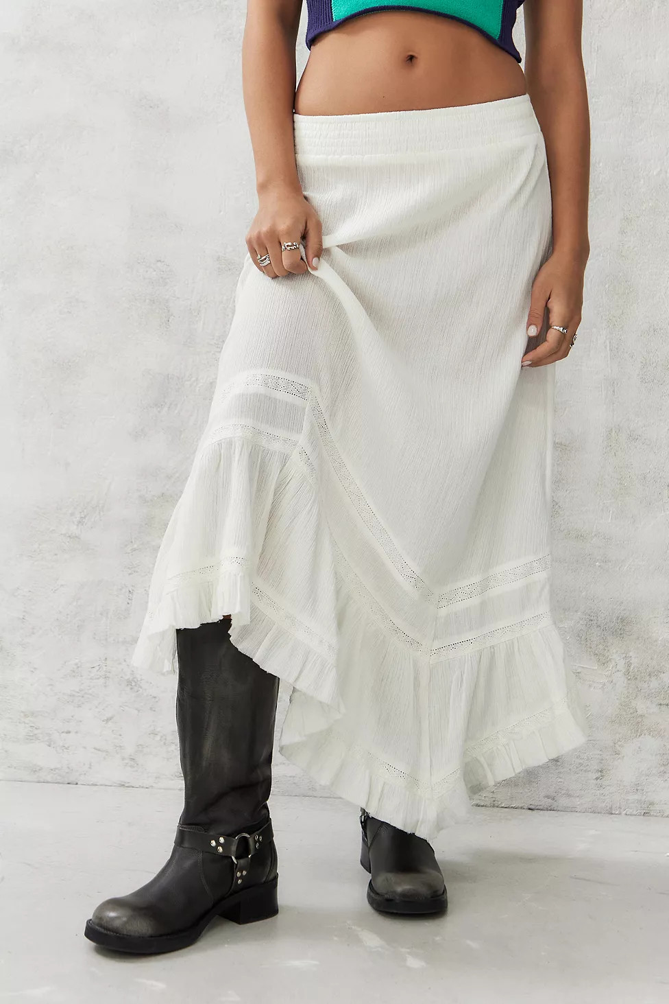 UO White Crinkle Asymmetrical Prairie Maxi Skirt | Urban Outfitters (EU)