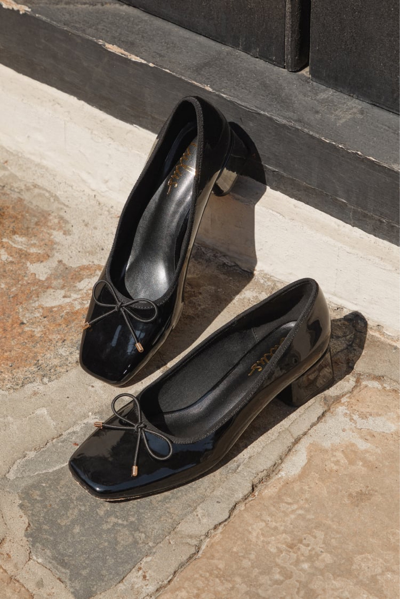 Black patent leather ballet flat pumps with square toe, holiday outfits 

#LTKfindsunder50 #LTKHoliday #LTKshoecrush