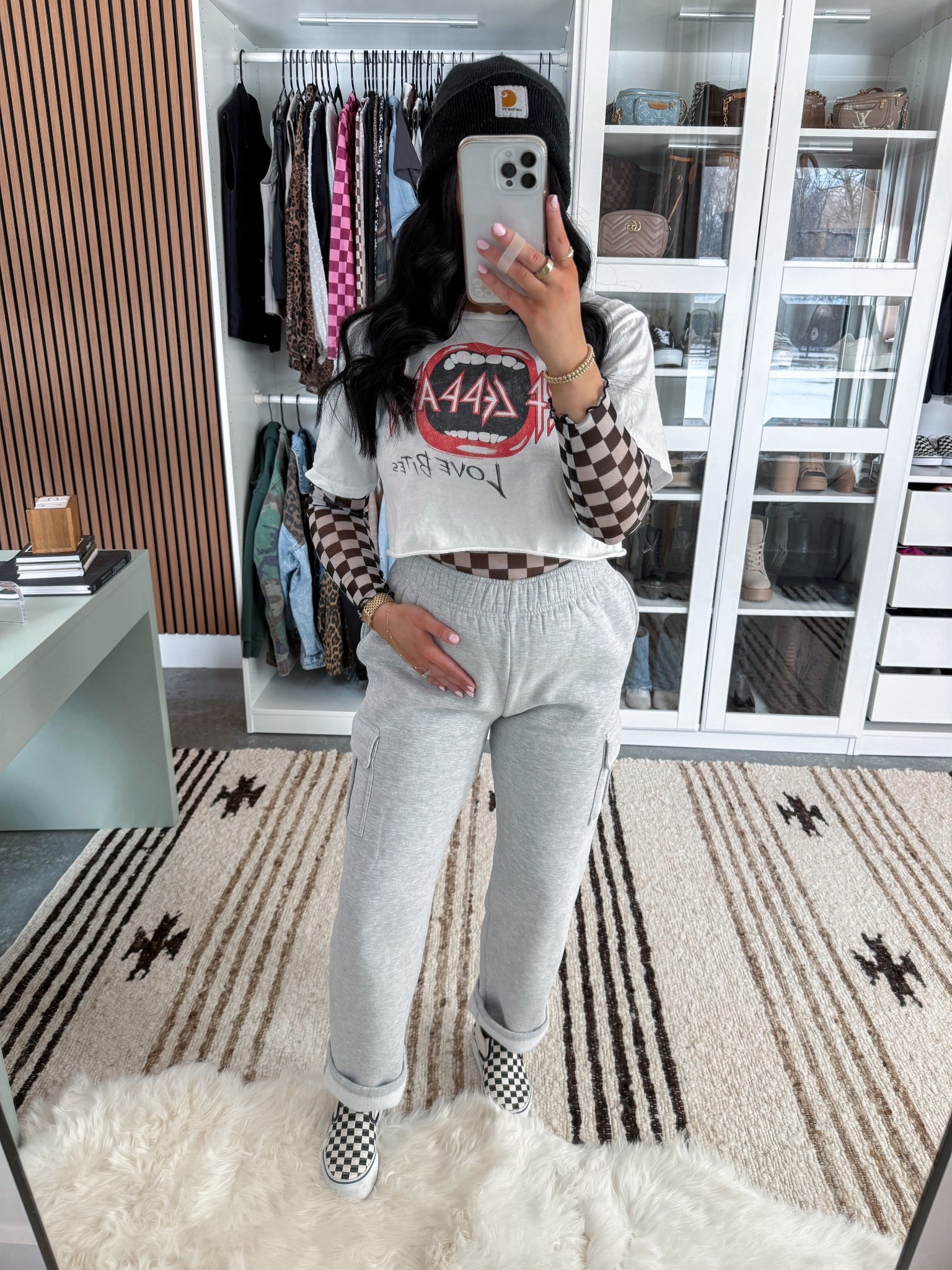 Comfy Cool Girl Outfit Inspo 🖤

Checkered Top - small (also linking another option that is fully stocked!)
Band Tee - medium
Bralette - medium
Sweatpants - small

Comfy, but make it cool. 👏🏼 Love these cargo sweatpants paired with this band tee & checkered print top combo! Finished the look with my platform checkerboard vans. 



#LTKootd #LTKgrwm #LTKBump