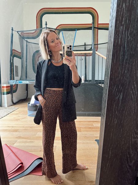 Business casual. Leopard pants on sale, under $20! Wearing an XS in pants. Medium in blazer and my fave ribbed freepeople bra/tank. 

Size - 5’5”
Weight - 130 pounds 
