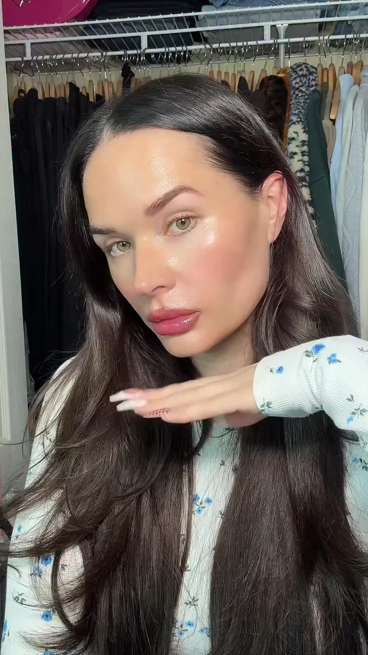 Glass Skin Only 👼✨🙌🏻 skin is insane since my life changing facial by my angel @alohaglowskin #glassskin #allthingsbeautywithtara #glassskinmakeup #makeuptutorial