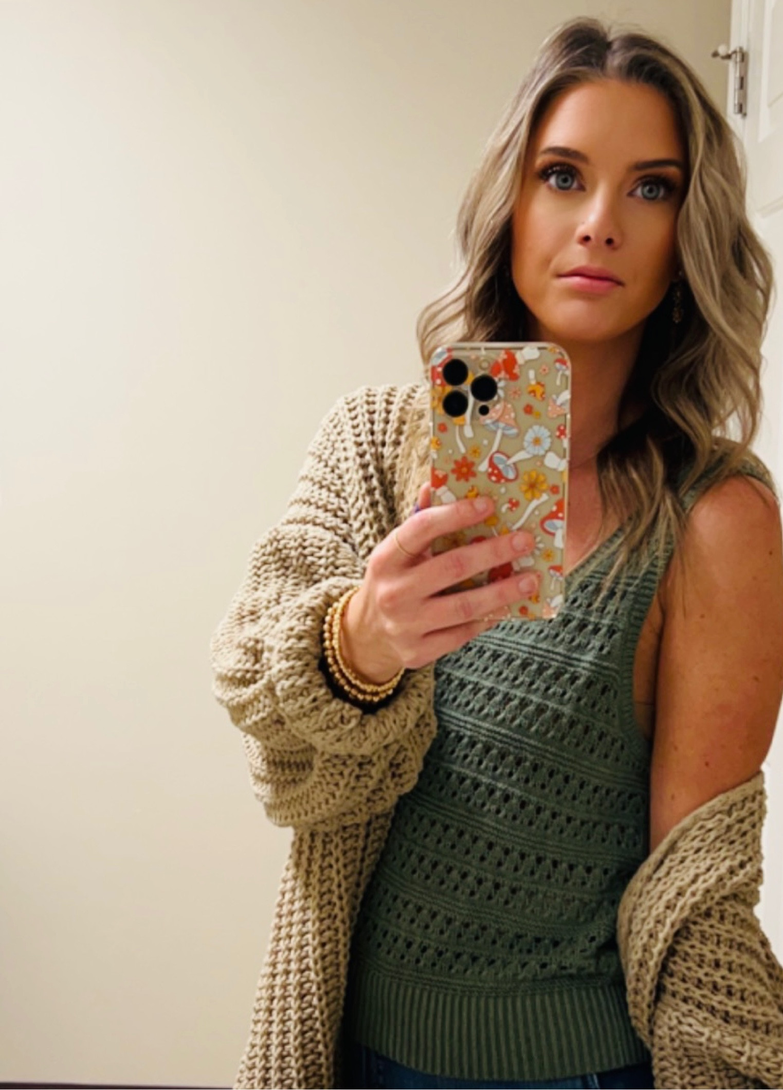 Neutral colors and slouchy cardigan!! Both mediums! 

#LTKstyletip #LTKSeasonal #LTKfindsunder50
