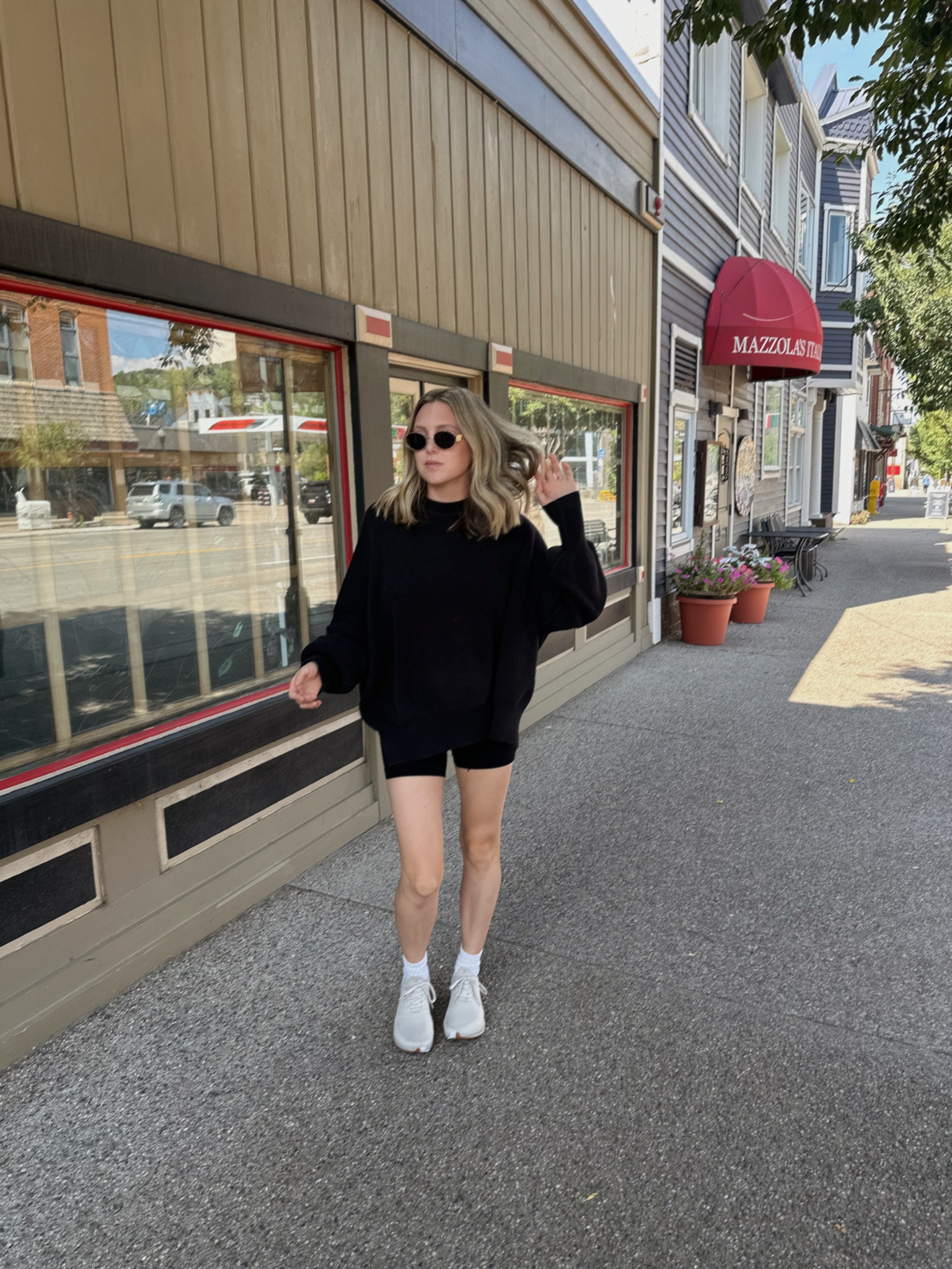 running into fall with my @flux_footwear adapt runners 🍂 so comfy, breathable and can easily transition from working out to a cute athleisure ootd 👟 #ad #fluxfootwear 