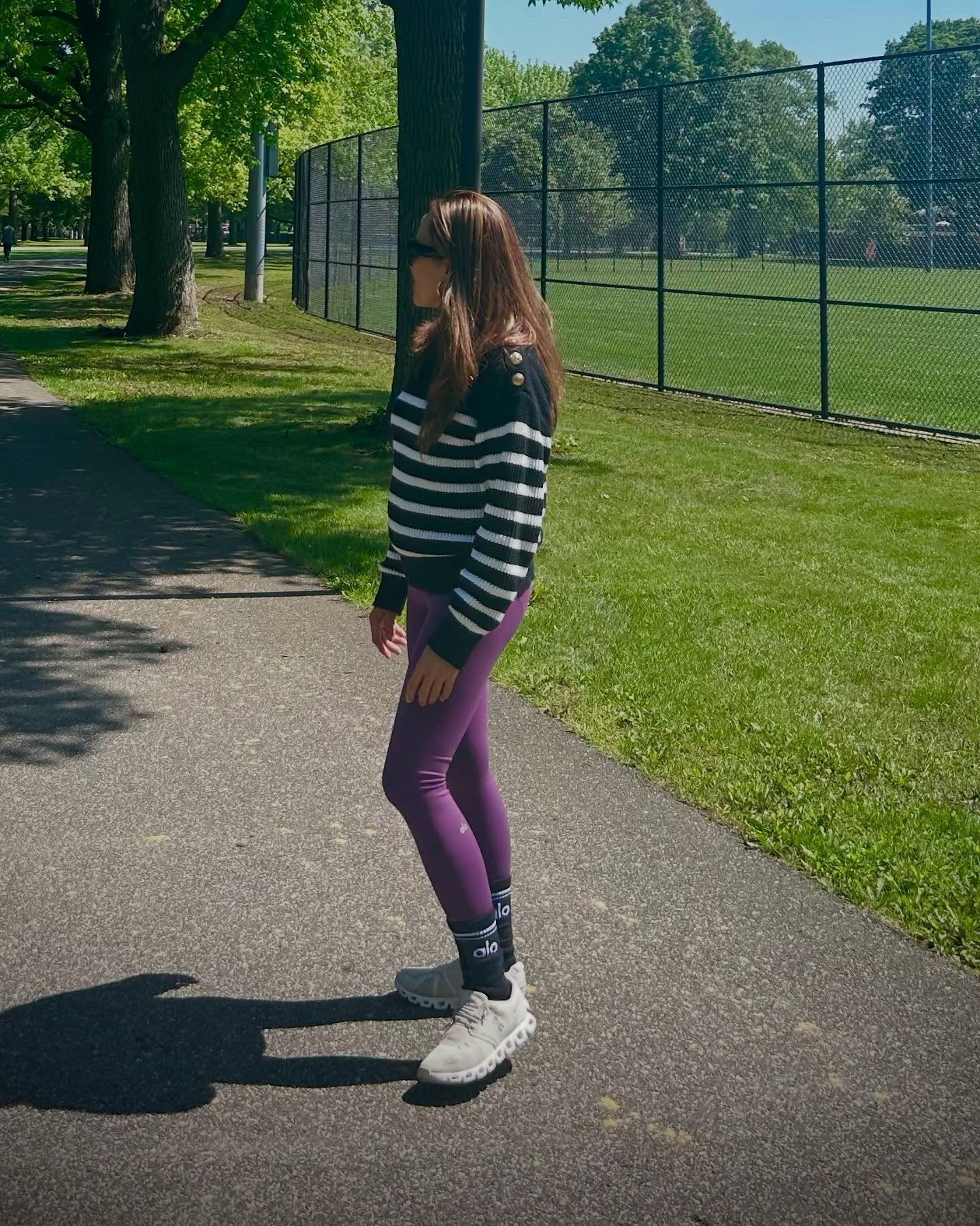Taking my thoughts on a walk 🫶
Happy Saturday, beautiful people 🌸✨♥️
✨ 
✨ @alo 
✨ @on @hm 
✨
#alo #alomoves #aloleggings #happysaturday