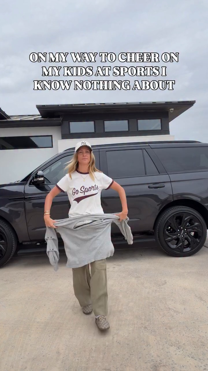 Gooooo sports 🏀🏐⚾️📣 happy Saturday!! Headed to all the sports & already need a nap 😴 #sportsmom #momof3 #40yearoldmom 

Outfits: