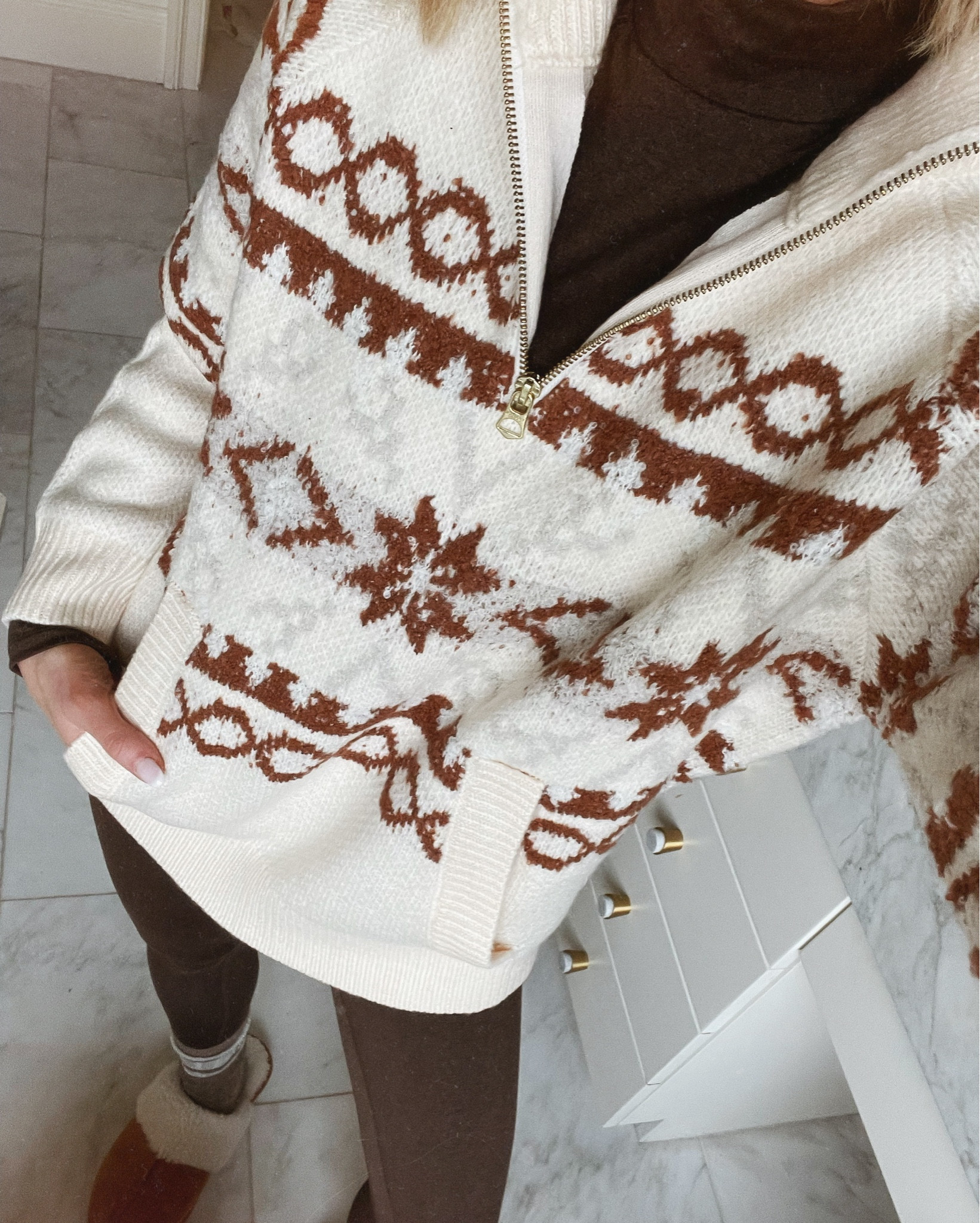 Fair isle half zip. Fits tts I'm wearing size small. 