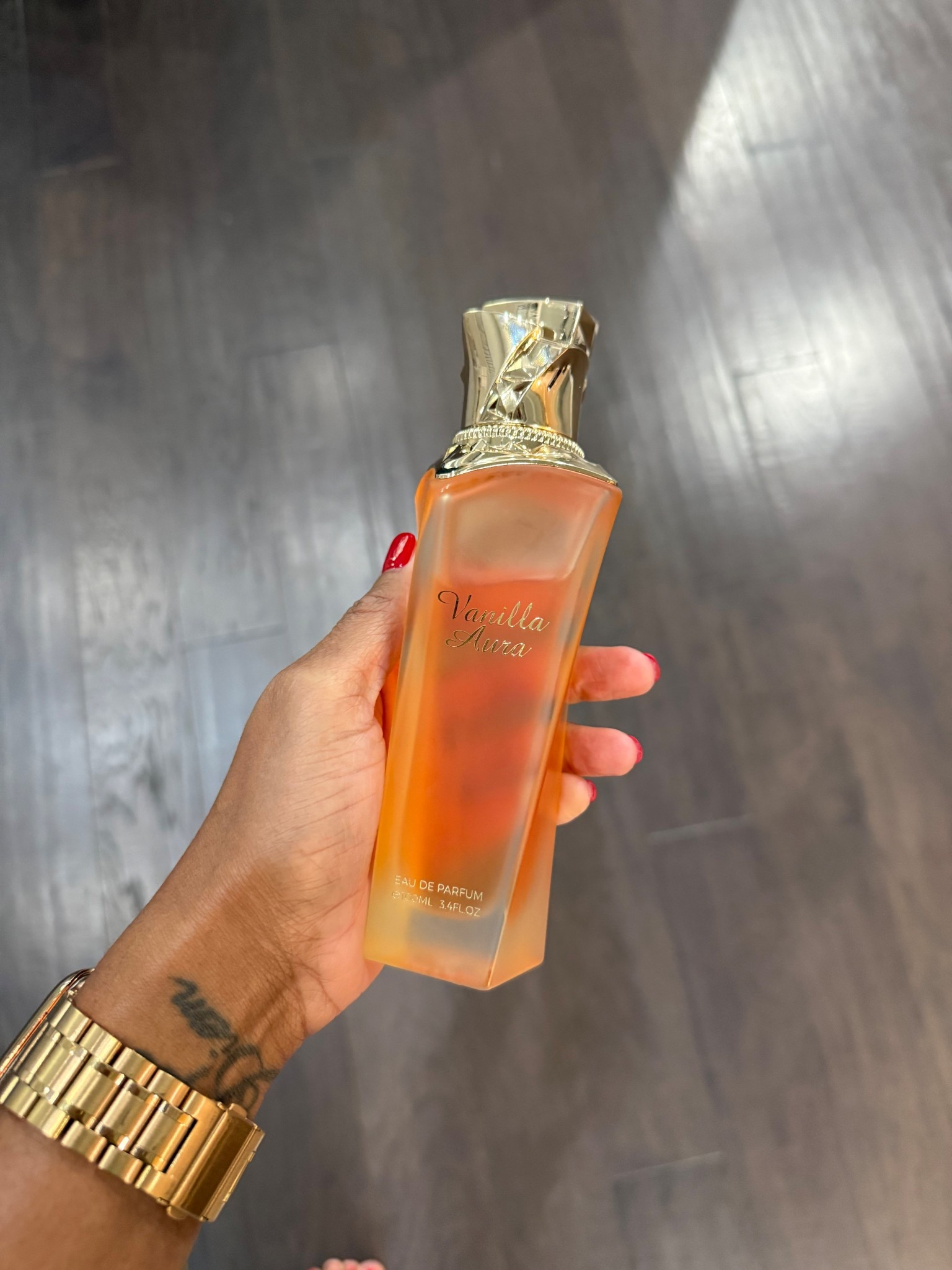 A vanilla fragrance is gonna get me every time! I came across Vanilla Aura by Maison Asrar while perusing the perfume sites last week. The notes sounded promising so I figured it was worth a try for less than $40! Comment SHOP for me to send you the link!

Check out the notes below!

-Top: bergamot, lemon, lily of the valley
-Mid: caramel, vanilla, chocolate
-Base: amber, sandalwood, tonka, vanilla

I’m actually really impressed with this fragrance. At the time of this post, I’ve been wearing it for a few hours and have already received 3 compliments (2 from strangers, 1 from husbae)! I already knew I was smelling good, but who doesn’t love a fragrance compliment? 🤷🏽‍♀️ 

Have you tried this fragrance? What are your thoughts?

#

#LTKBeauty #LTKFindsUnder50