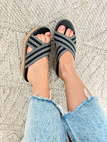 FitFlop New Crisscross style sandal 🩷 runs wide and big, I have a wide foot so these fit me perfectly! I’m a size 7.5 and wear size 7 in these! Ordered the white and black/tan combo!

FitFlop, sandals, wedges 

#LTKshoecrush #LTKstyletip #LTKfindsunder100