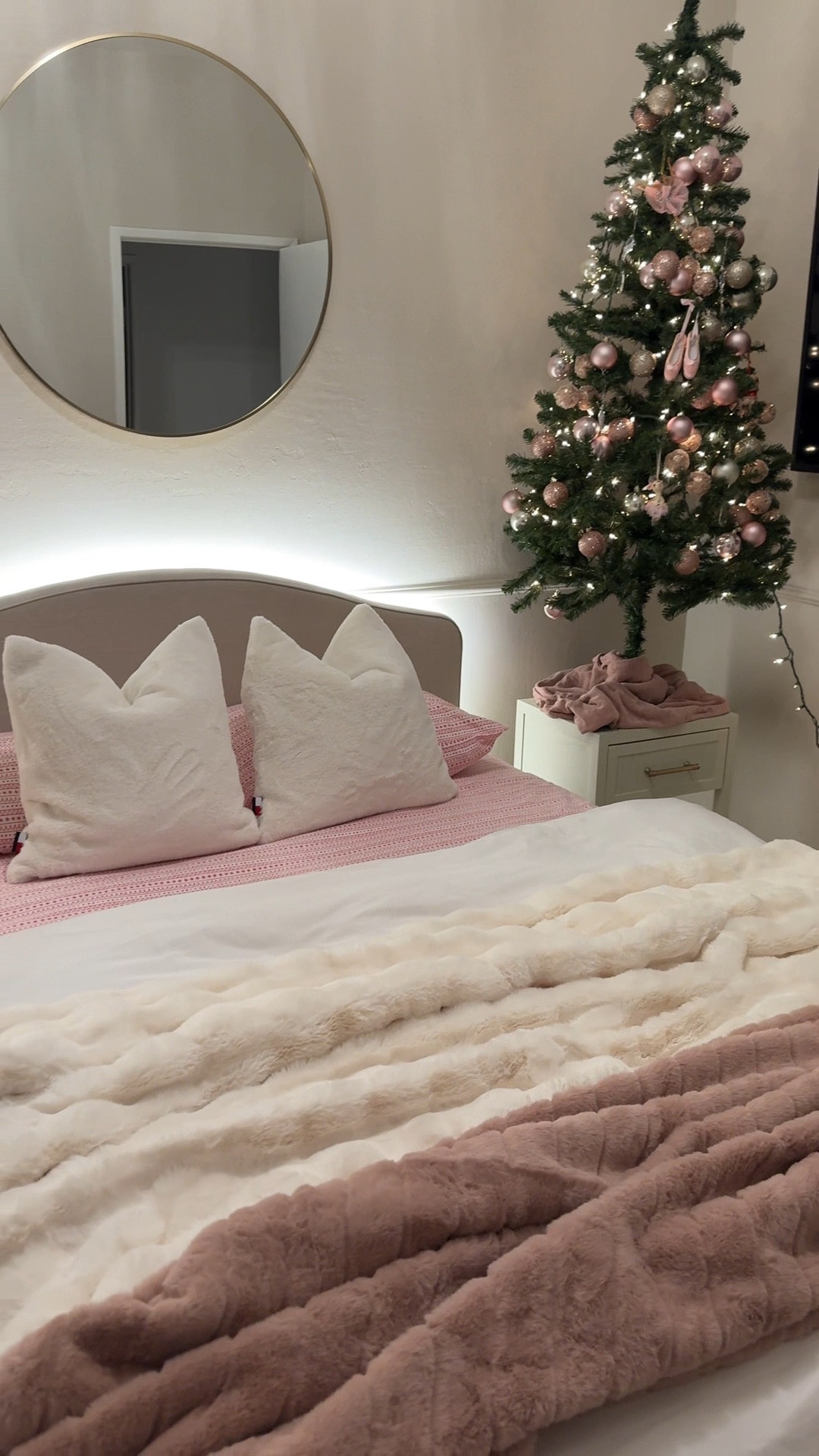 Mya’s Christmas bedroom is done and it’s so pretty and pink 

#LTKHome #LTKSeasonal #LTKHoliday