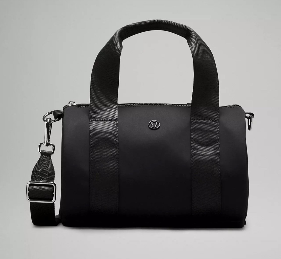 Lululemon barrel bag! Super cute! I would use this for everyday and for the gym! 

#LTKItBag #LTKActive #LTKSaleAlert