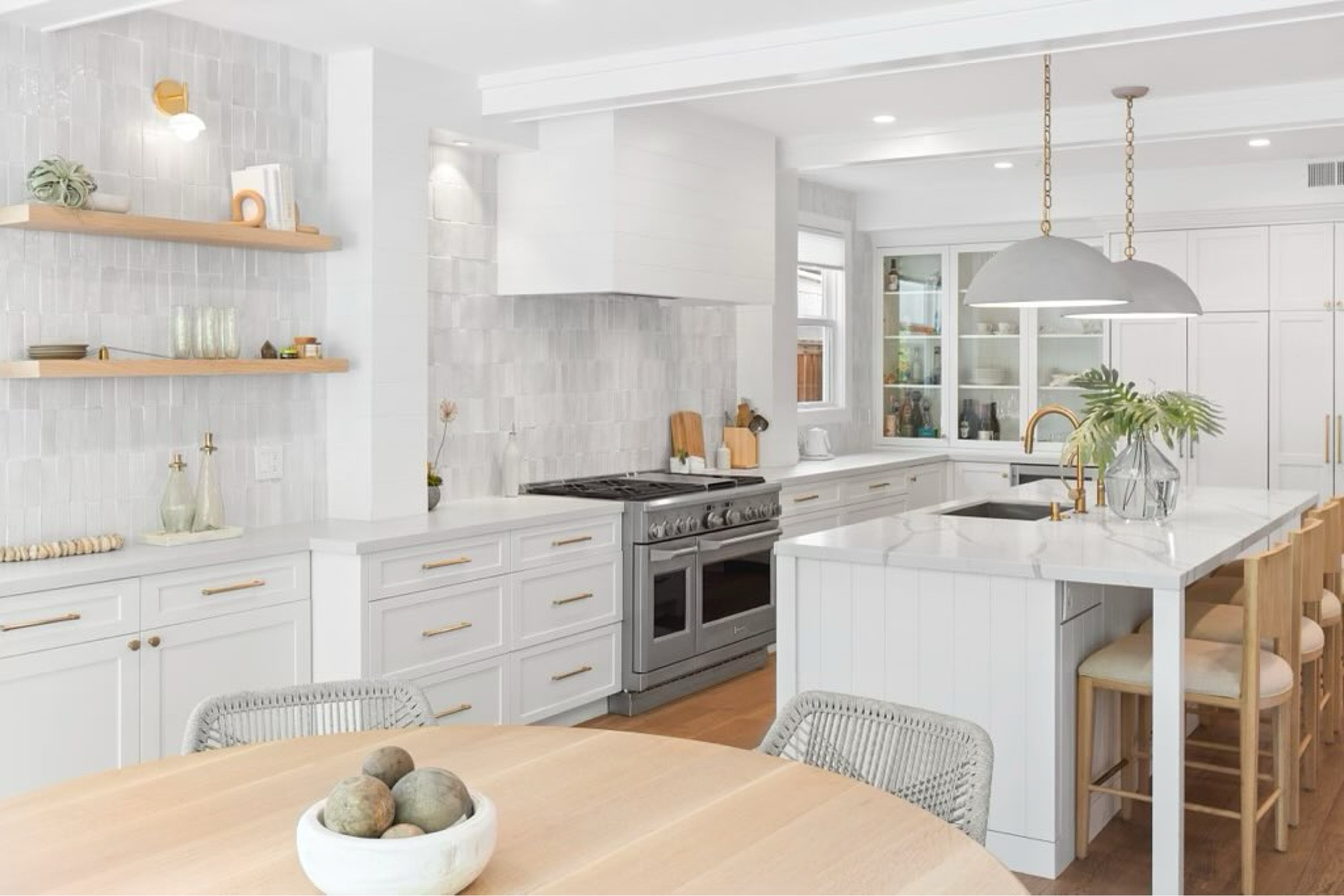The wait is over! Thrilled to finally share our Beacons Beach project with you all! This kitchen is a true showstopper, with its chic coastal style ✨ stay tuned for more!
.
.
.
#danicaliforniainteriors 
#homedecor
#interiordesign
#homedesign
#interiorinspiration
#interiorstyling
#homedecoration
#interiordecor
#interiorideas 
#encinitasinteriordesigner 
#encinitasdesigner 
#californiacoastaldecor