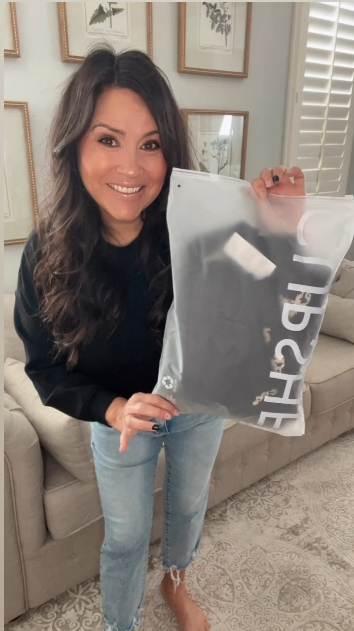 This @cupshe sweater is perfectly adorable in this leopard print 🐆
Avail in 4 colors and runs TTS
Love it with denim but would be perfect with leggings and an otk boot or a skirt



#target #targetstyle #trends #lovetarget
#sweaterseason #sweaterweather
#prints #leopard 

#LTKMidsize #LTKFindsUnder50 #LTKOver40