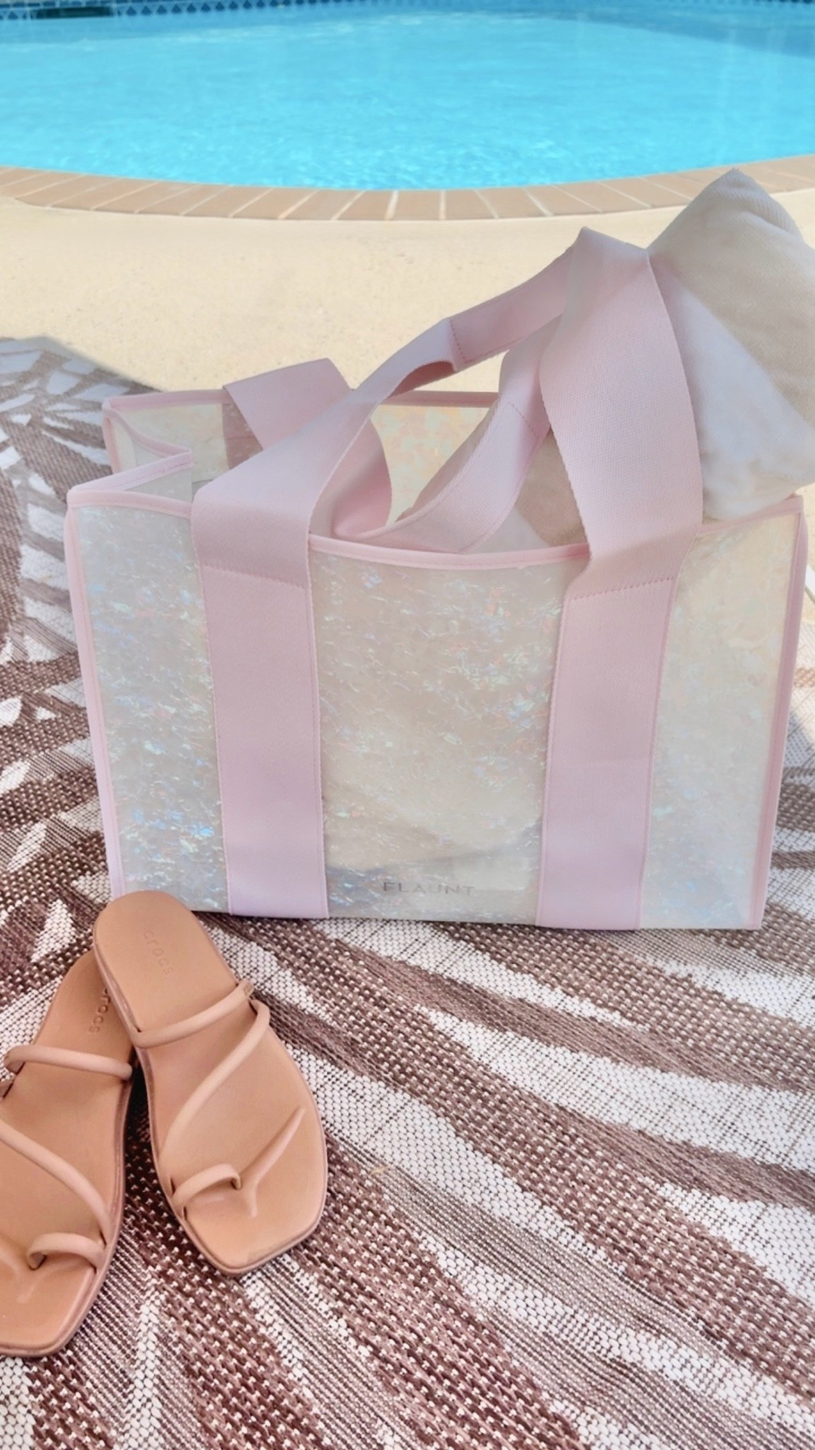 Trendy Jelly Summer Tote Bag! 💖☀️

#LTKSwim #LTKTravel #LTKmomlife