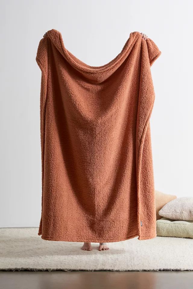 Amped Fleece Throw Blanket | Urban Outfitters (US and RoW)