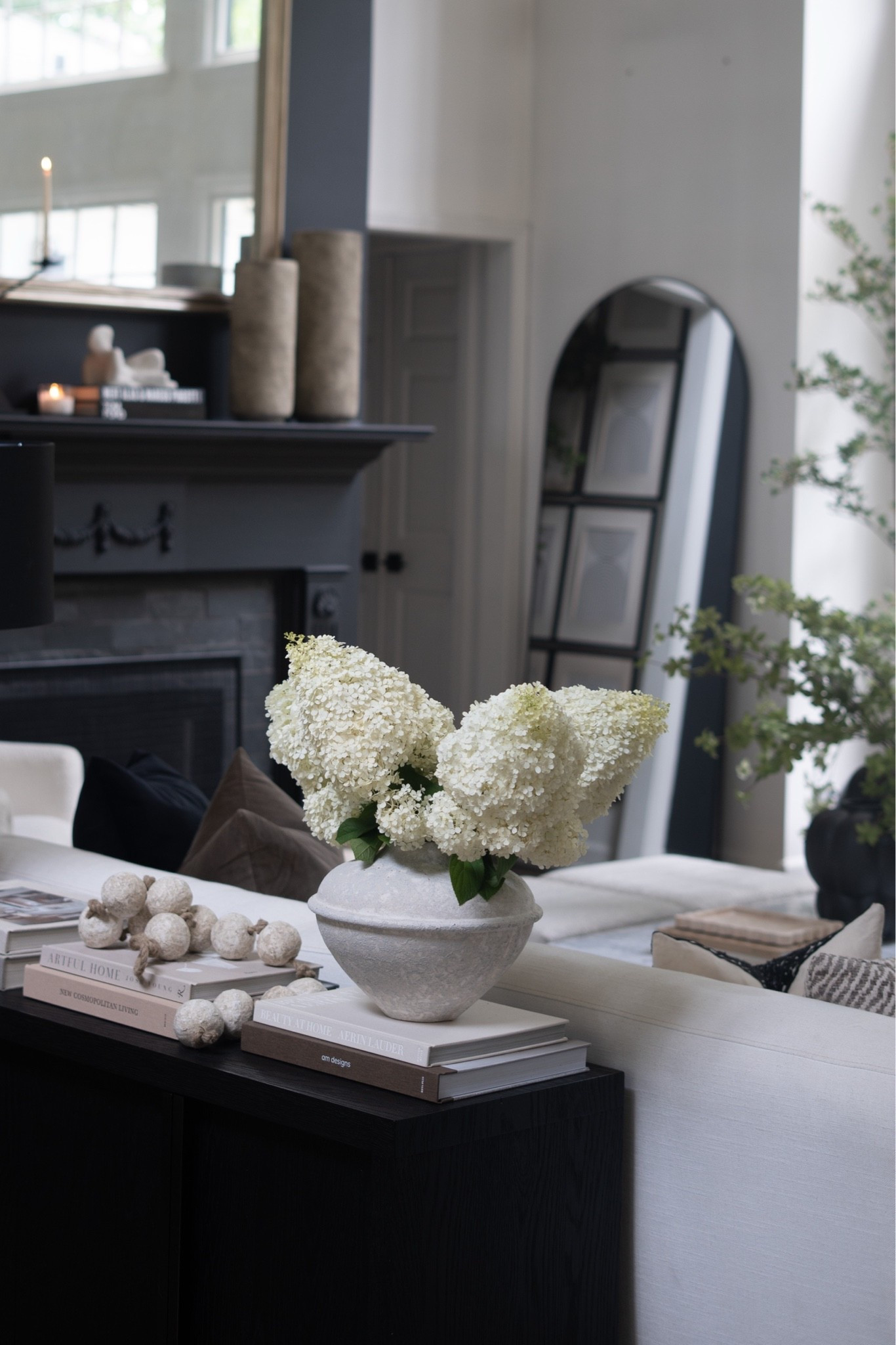 Eeekkk! The hydrangea in this rustic vase?! 10 out of 10 combo!

#LTKdayinmylife #LTKSeasonal #LTKHome