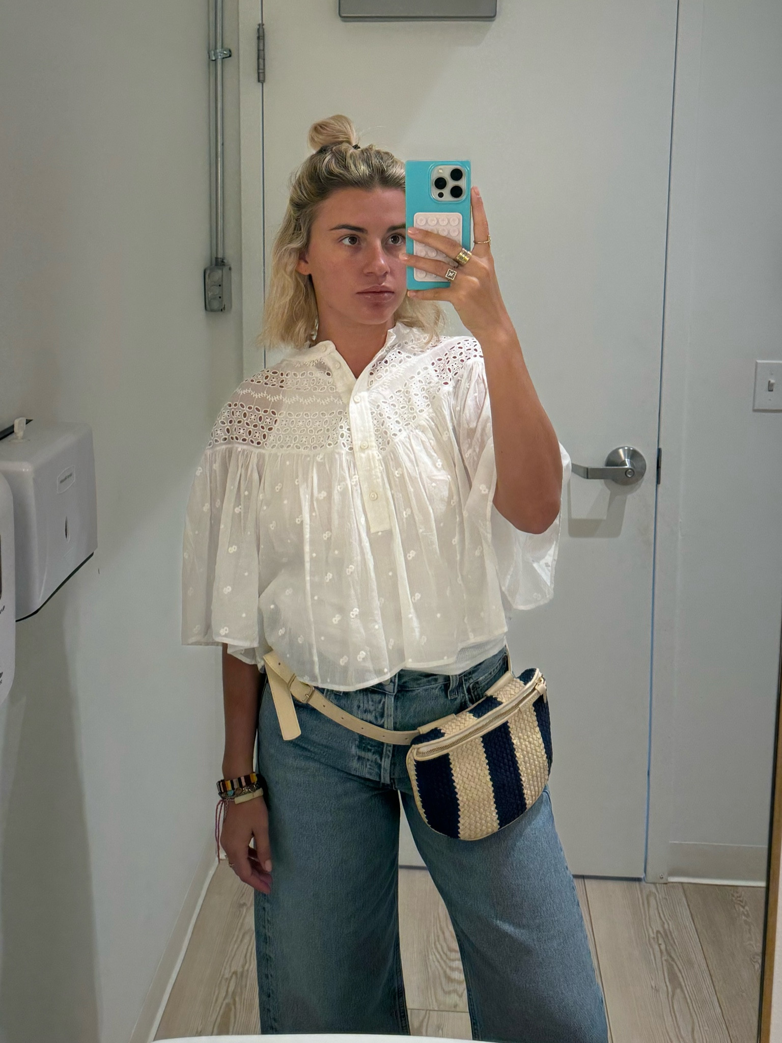 Work fit if the day! This Clare V. Indigo bag is everything! 