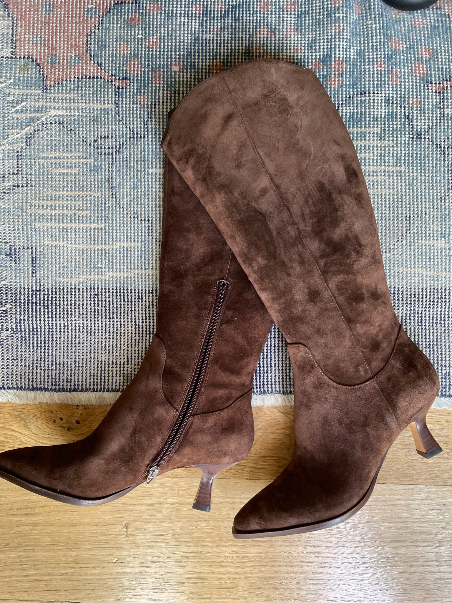 My fav boot of the sale!! Love the color and the suede plus comfy heel but still makes your legs look long