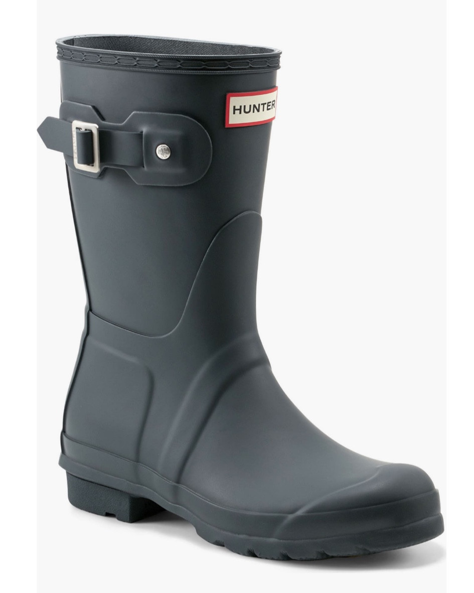 I found yet ANOTHER pair of Hunter boots on sale for the Nordstrom Anniversary Sale and I’m kicking myself for not waiting to purchase mine!! 😫 Such a good price on boots that will last you a lifetime!!