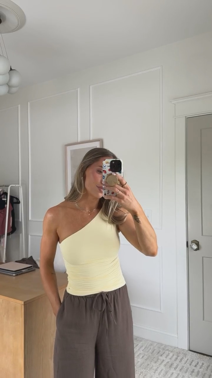 Obsessed with this butter yellow ☀️💛

wearing XS in both!! 



#LTKStyleTip #LTKFindsUnder50 #LTKActive