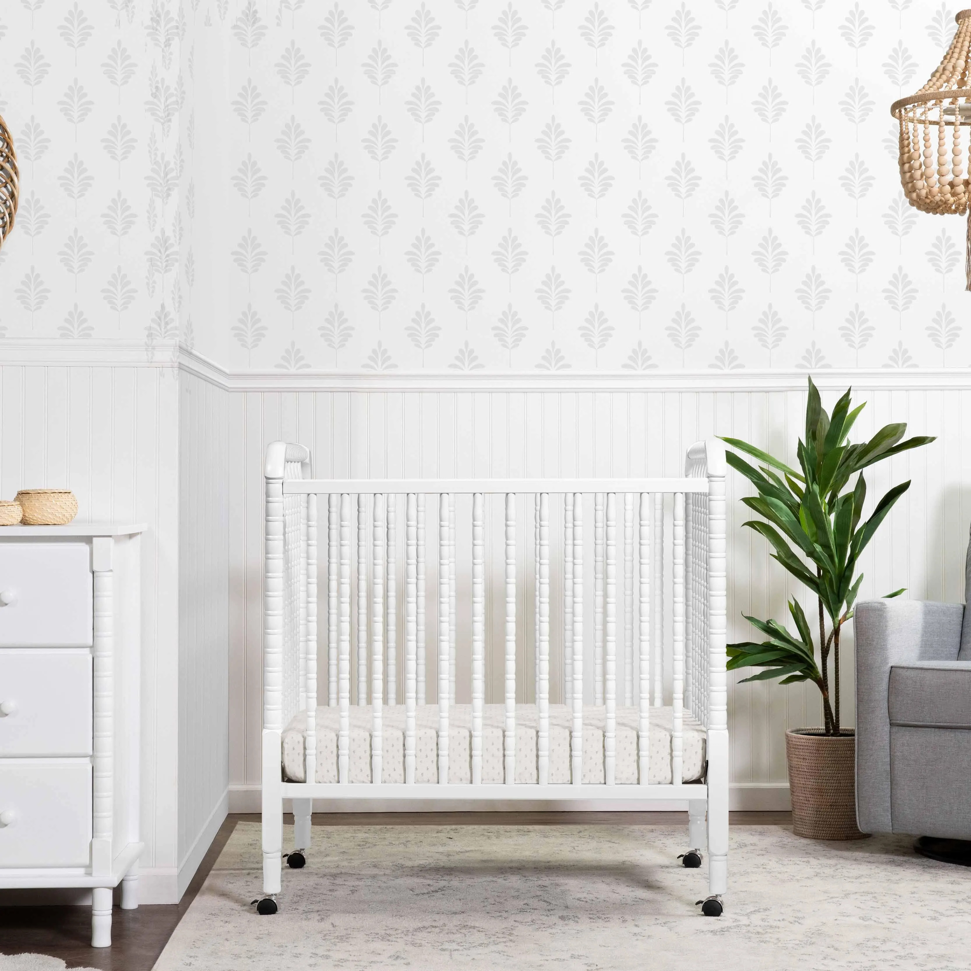 daVinci Jenny Lind 3-in-1 Convertible Crib, White | Ashley