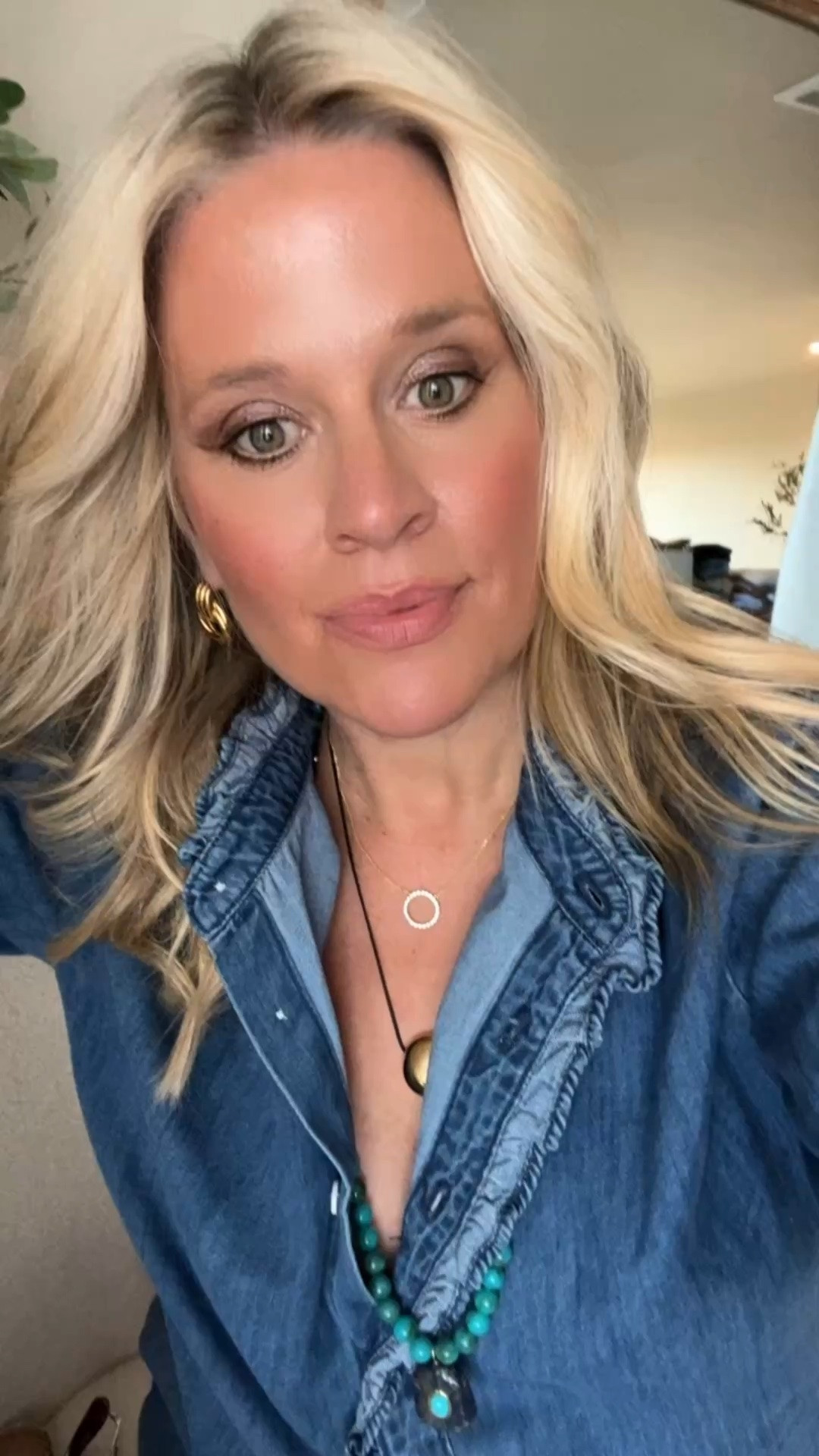 ✨Tap the bell, save and ❤️ start here over 40 fashion, midlife style, midsize fashion and luxury looks for less.  

I want to look current this fall… without spending a fortune, emphasizing my pooch, or ending up looking frumpy.

So I narrowed it down to the 5 Amazon pieces I think are actually worth buying right now. 👀

These aren’t random trends. Each one helps your outfit work harder:

🤎 The fringe cardigan — gives you that expensive designer look for around $40, creates shape, and helps skim the middle instead of adding bulk.

👜 The slouchy bag — instantly makes jeans and a basic top feel more current, polished, and intentional.

🍂 The funnel-neck jacket — lifts the eye, adds structure, and gives you that anti-pooch effect without shapewear.

👖 The ruffle-trim denim blouse — under $25, easy to wear now and later, and the neckline pulls attention upward so the focus isn’t your middle.

✨ The lift-the-eye accessories — also under $25 and proof that the smallest detail can keep an outfit from feeling flat or frumpy.

This is exactly how I’m shopping now:

Anti-pooch. Non-frumpy. Current without overspending.

That’s Outfit Physics™: LIFT • SKIM • BALANCE.

👑 Helping you look good, feel good.-Lindsey Denver   Check back daily for belly-friendly style, confidence, and Outfit Physics™.

Comment SHOP below to receive a DM with the link to this post on my LTK ⬇ https://liketk.it/6lJPo

#LTKOver40 #LTKMidsize #LTKPlusSize