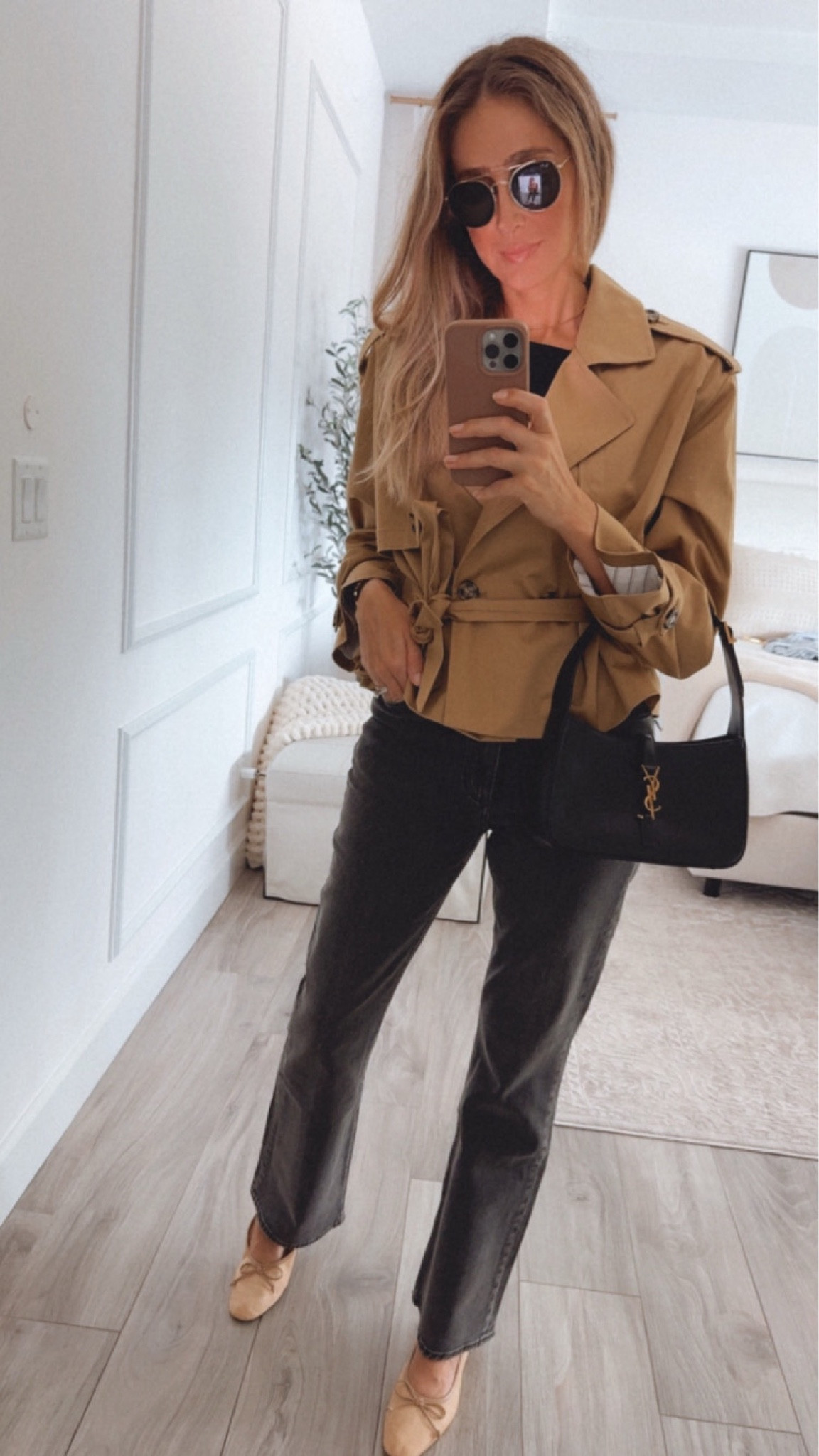 I am loving this casual chic fall outfit! It’s so stylish and cozy, this cropped trench coat is a must have this season, everything runs true to size I am wearing size small on tops and 27 long on bottoms 🤍



#LTKSeasonal #LTKU #LTKStyleTip