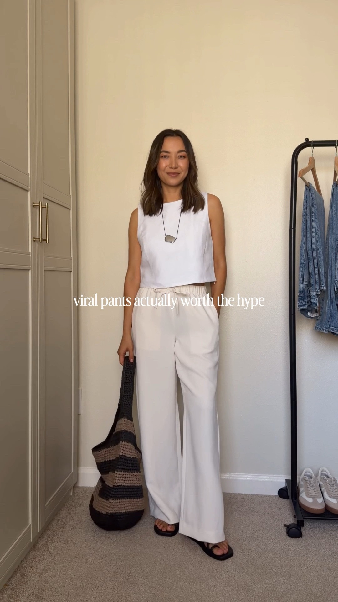 Viral pants that are actually worth the hype 

Aritzia lodge pants - xs wrinkle resistant and washes so well!

Aritzia lodge linen - wrinkles less than other linen pants and an elevated linen pant
