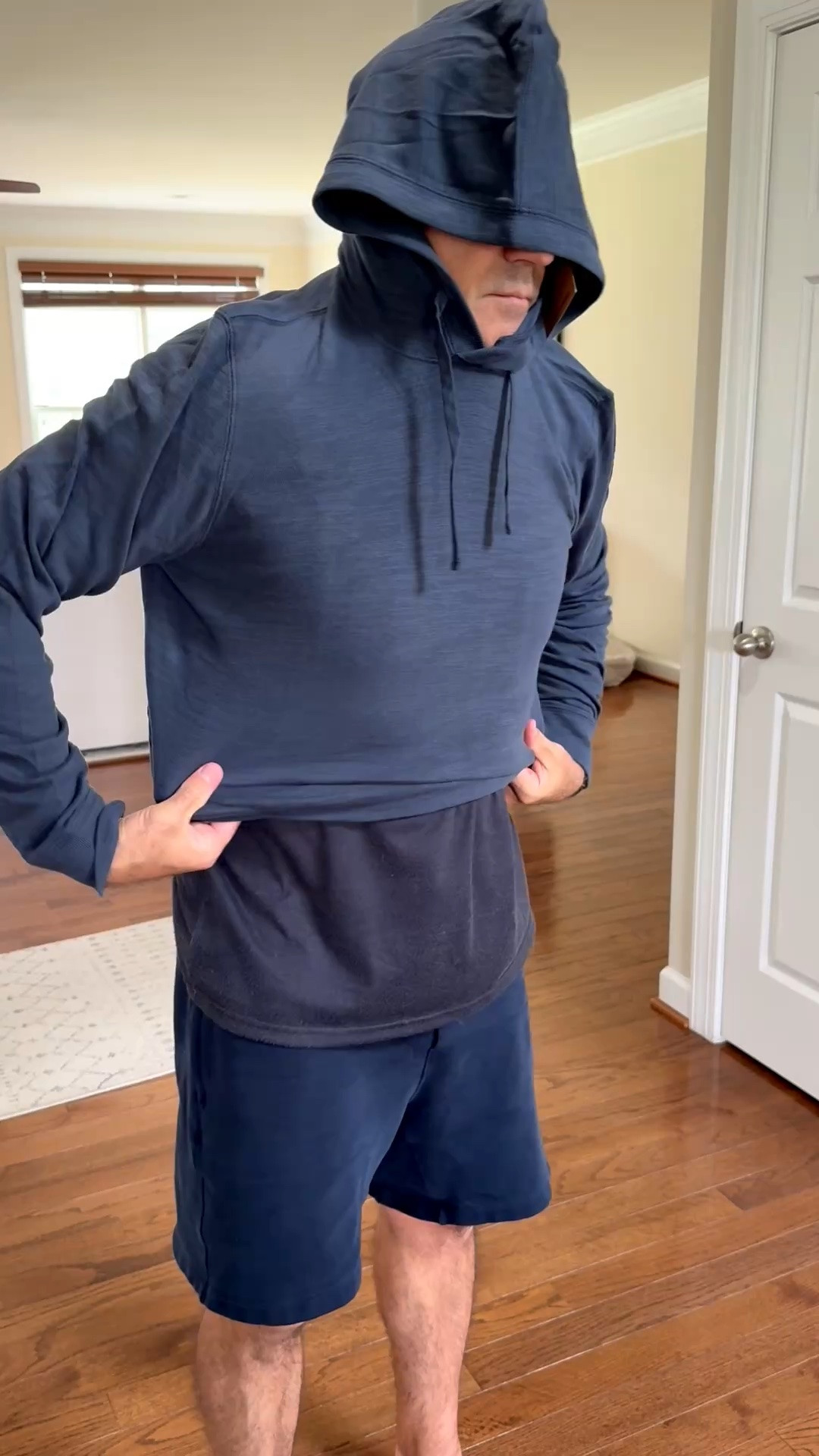 Chris is wearing size large