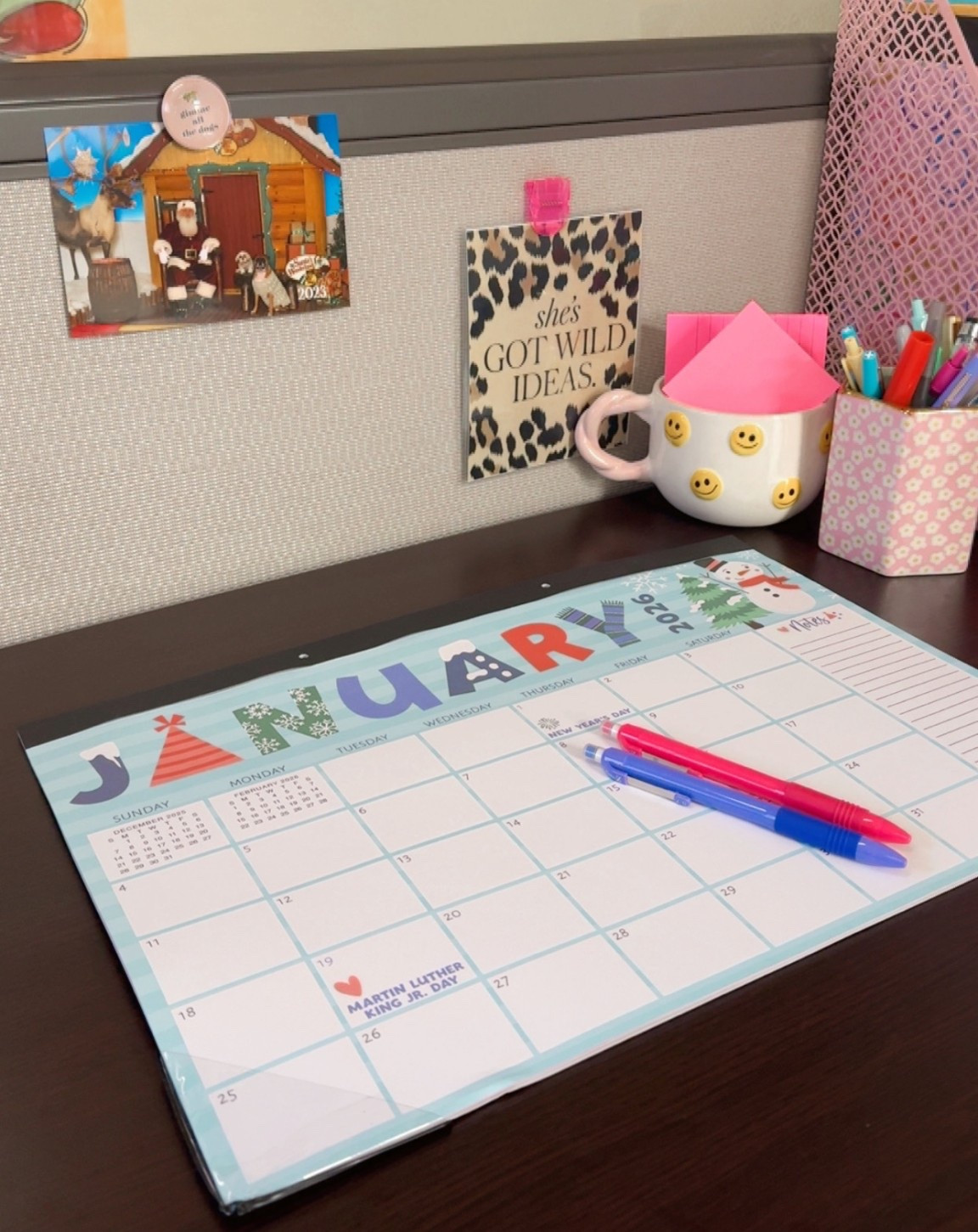 DESK girlies who love all things cute and seasonal… get this! You will be so happy to have the doodles at your fingertips 💚

#LTKGiftGuide
