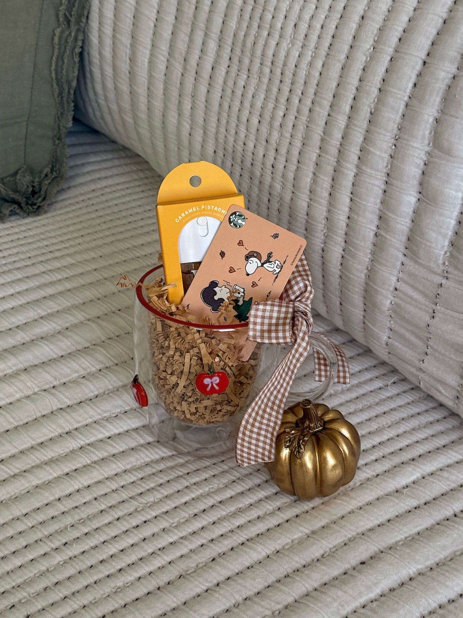 The cutest fall gift for a teacher! 🍎🤗 this cup is too cute! 🥰