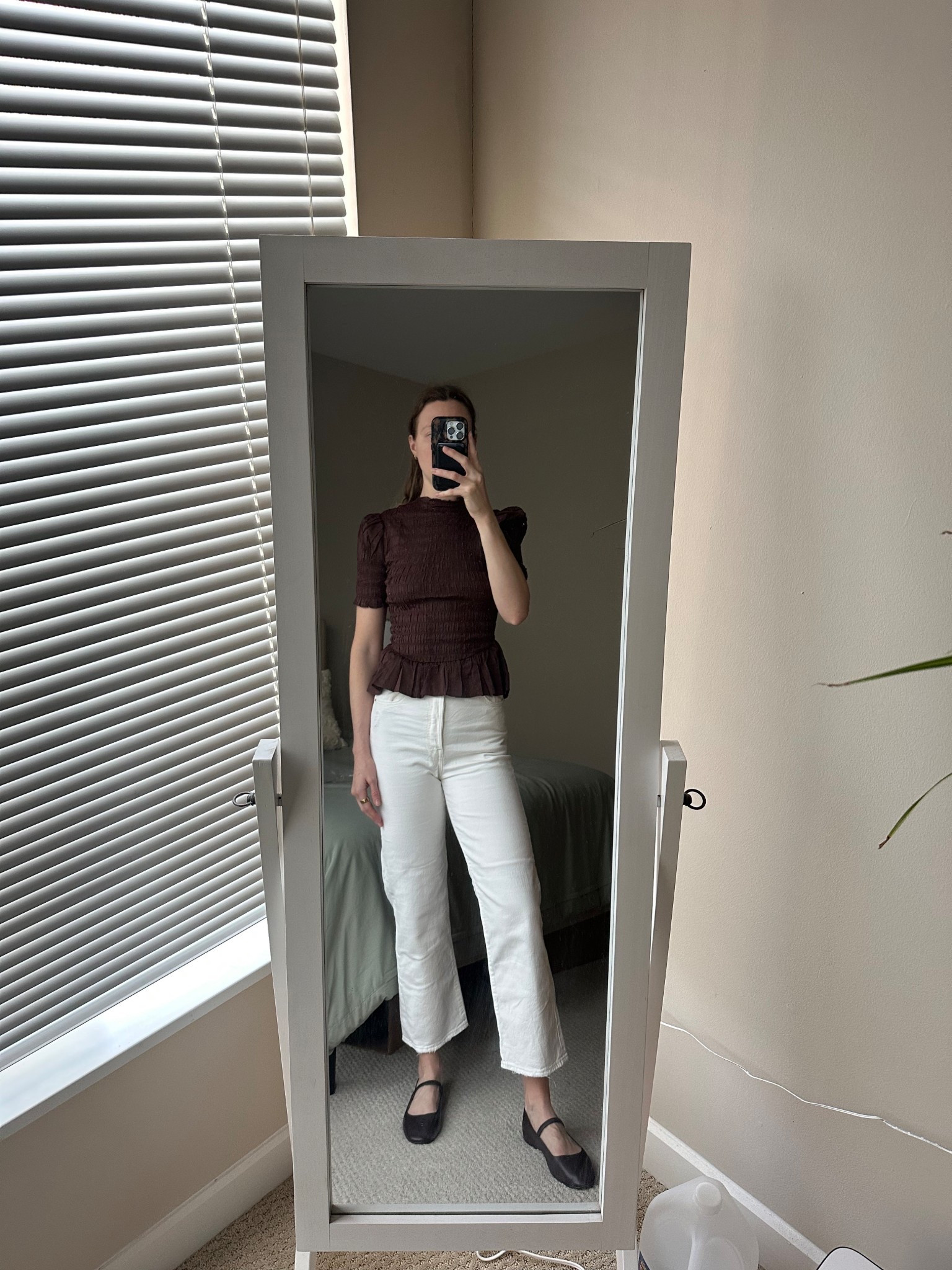 Should I keep this Reformation top - Thoughts?

Wearing a true Small 

#LTKgrwm #LTKootd #LTKdayinmylife