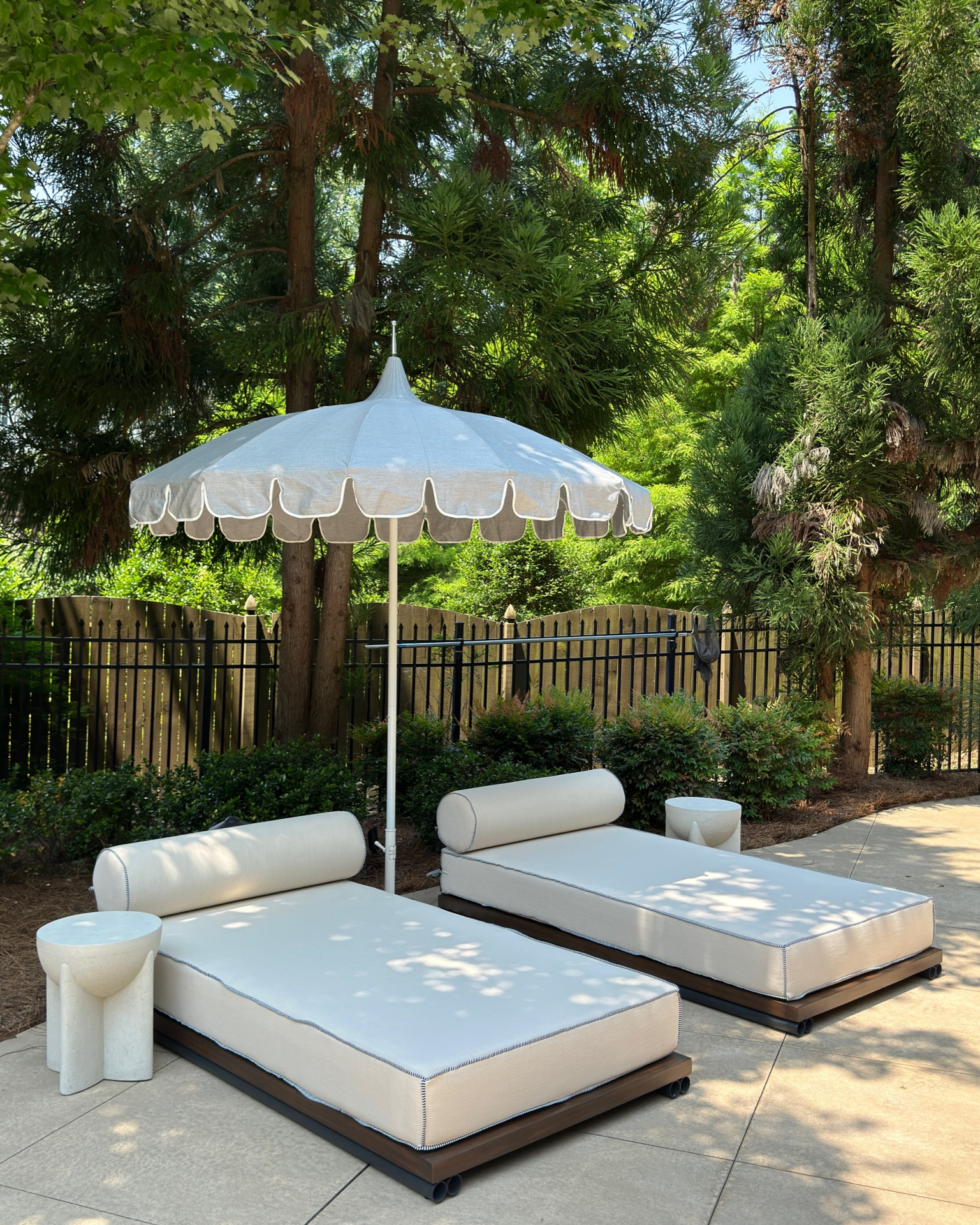 italian style patio umbrella 9 Ft Cinzano Market A wind vent at the top helps release wind pressure Inspired by the Italian Riviera