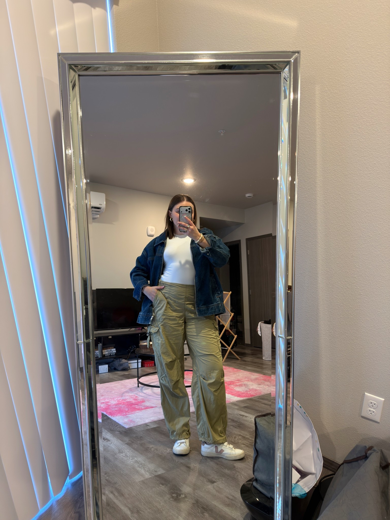 How I’m styling cargo pants for spring! Wore this to work at a coffee shop and take some meetings 💚

I’m wearing a size 8 jacket, M bodysuit, size L pants and size 9 sneakers

#LTKWorkwear #LTKootd #LTKMidsize
