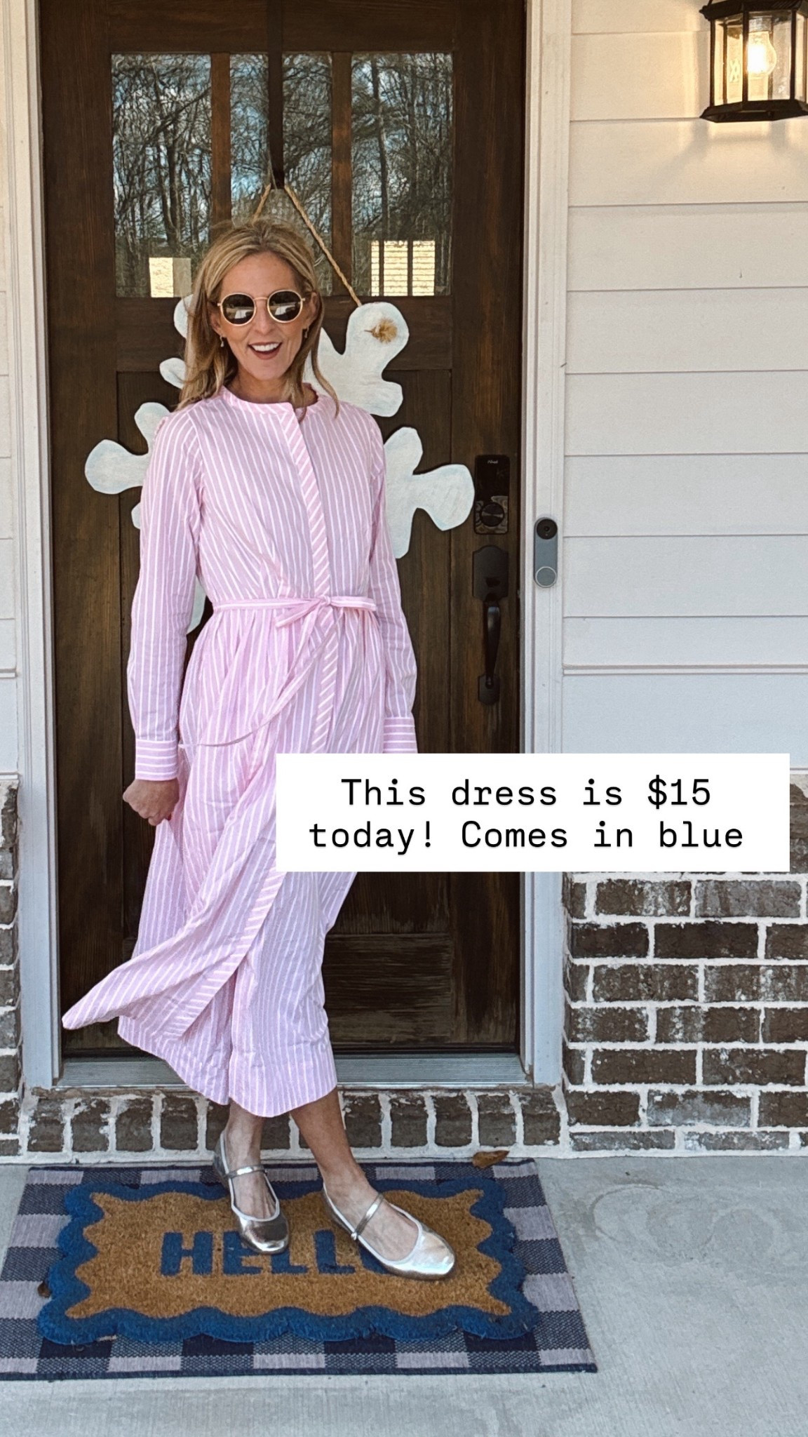 This is a beautiful free assembly dress is only $15 today. It comes in blue as well and I am wearing a size extra small.