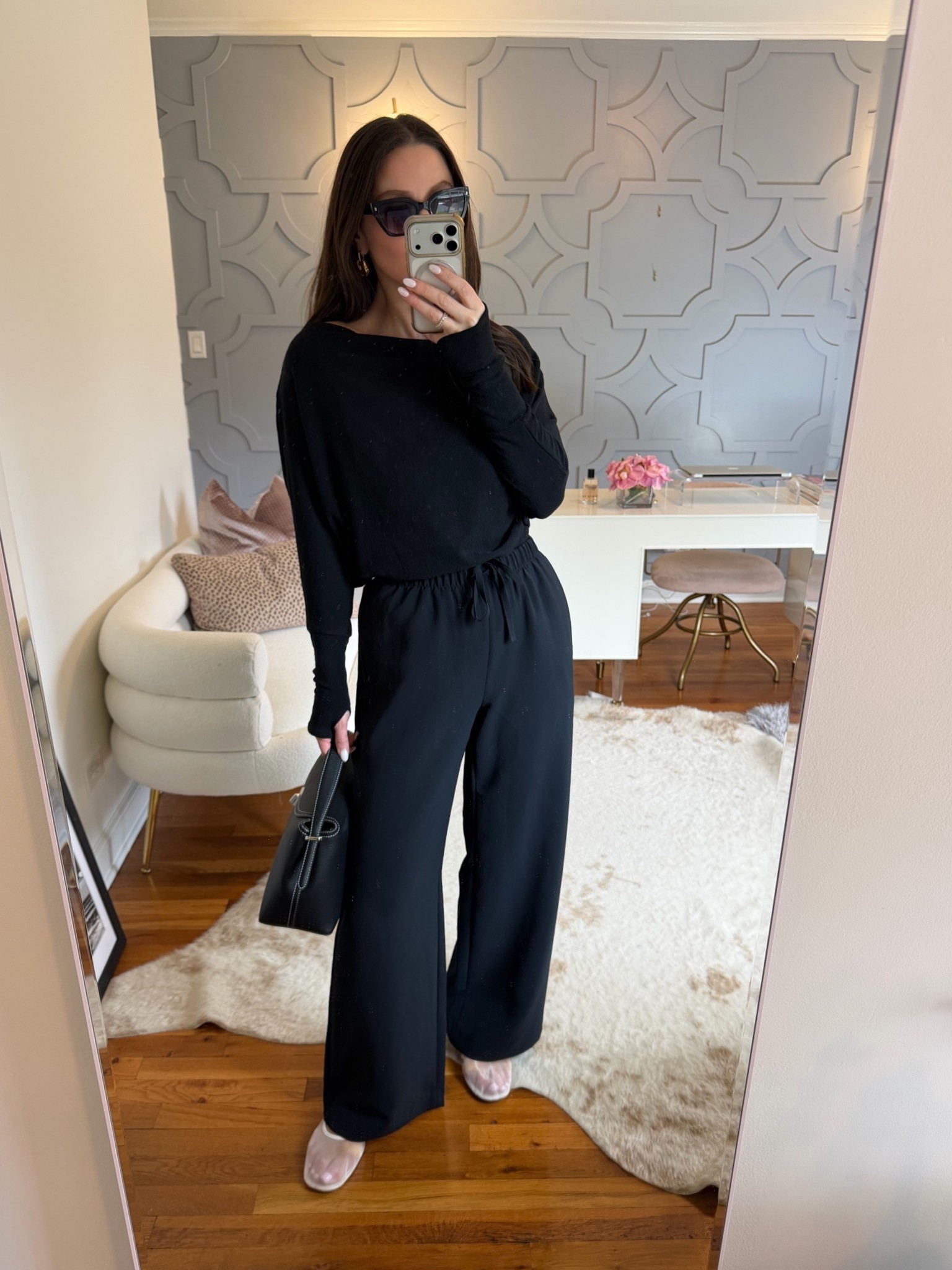 OUTFIT IDEA: Travel/Errands 
The anywhere top pairs perfectly with our favorite lodge pant!
Size down in the top and the pants are true to size! And the bag looks SO expensive!!!!