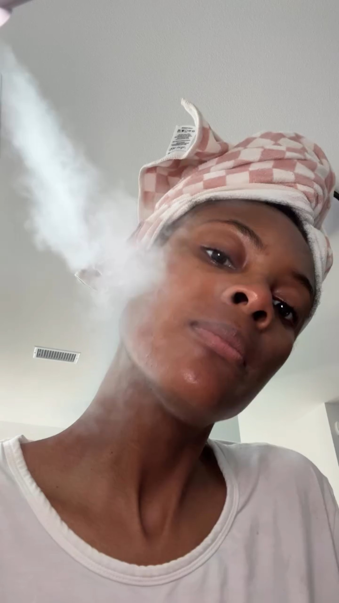 Operation grow my hair two inches by the end of the year is still going strong. Steaming with the @amika mask has been giving my hair the softest slip and the most moisture I have had in a while. I am rebuilding my routine so tell me your favorite deep conditioner and your favorite leave in. I want to try a few new ones this month #hairgrowth #hairsteamer #healthyhairjourney