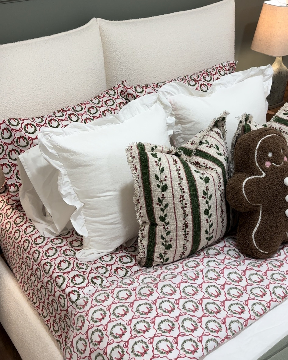 wreath bow Christmas sheets! Im literally obsessed with these! 

#LTKHoliday