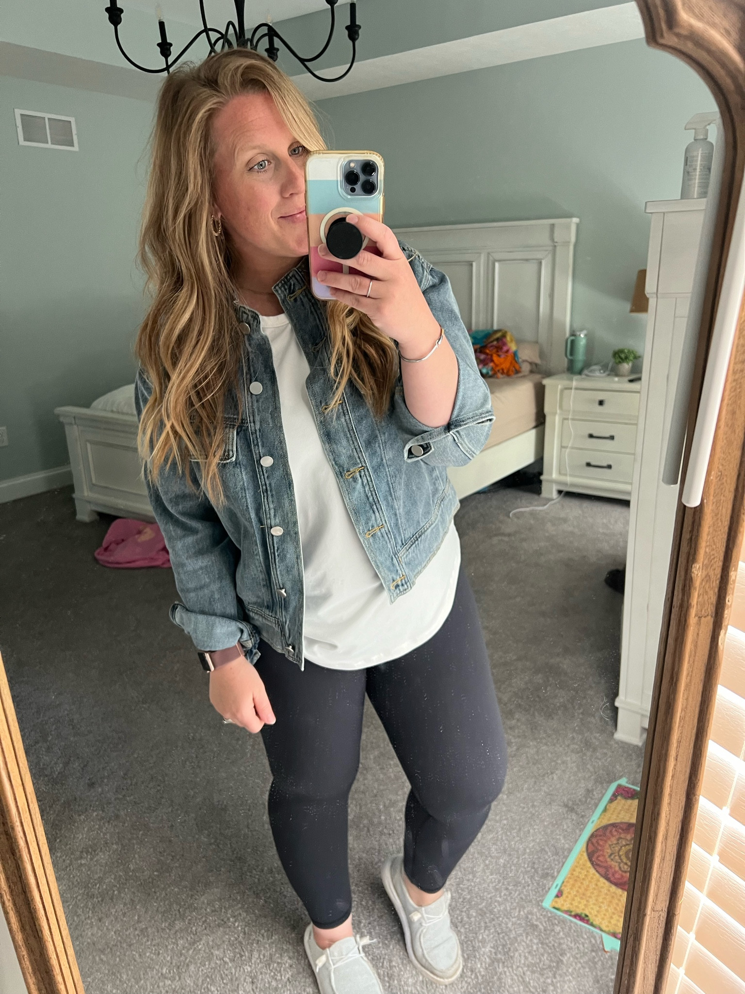 The mom look 😂 but hey I’m put together and feeling cute!

Outfit ➡️ https://tinyurl.com/SammieZyia

Crossroad denim jacket (true to size)
White go to t (size up one)
Unity leggings (true to size) 