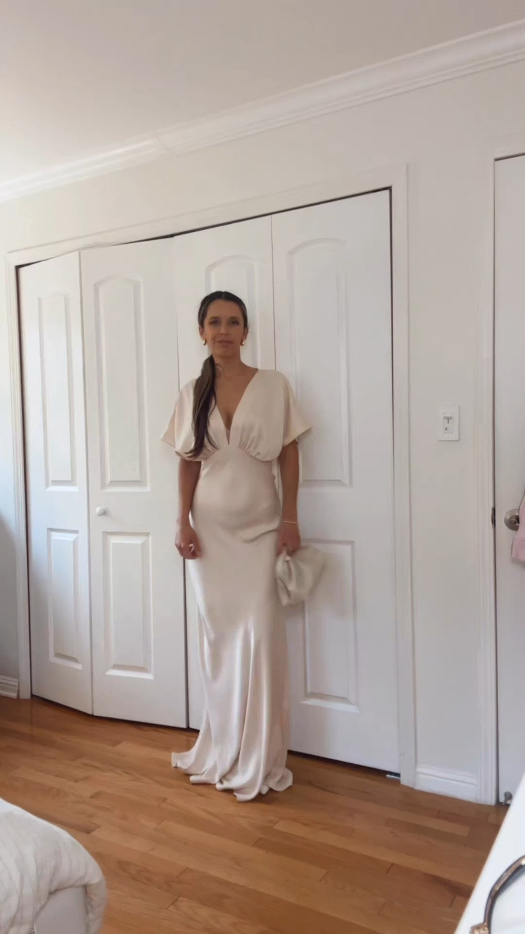 Satin maxi dolman sleeves dress i so flattering. Also in black and green
Wearing sz S

True to size

I’m 5’5” 122 lbs 

It’s a bit long on me I need to get it hemmed



#LTKHoliday #LTKWatchNow #LTKCyberWeek