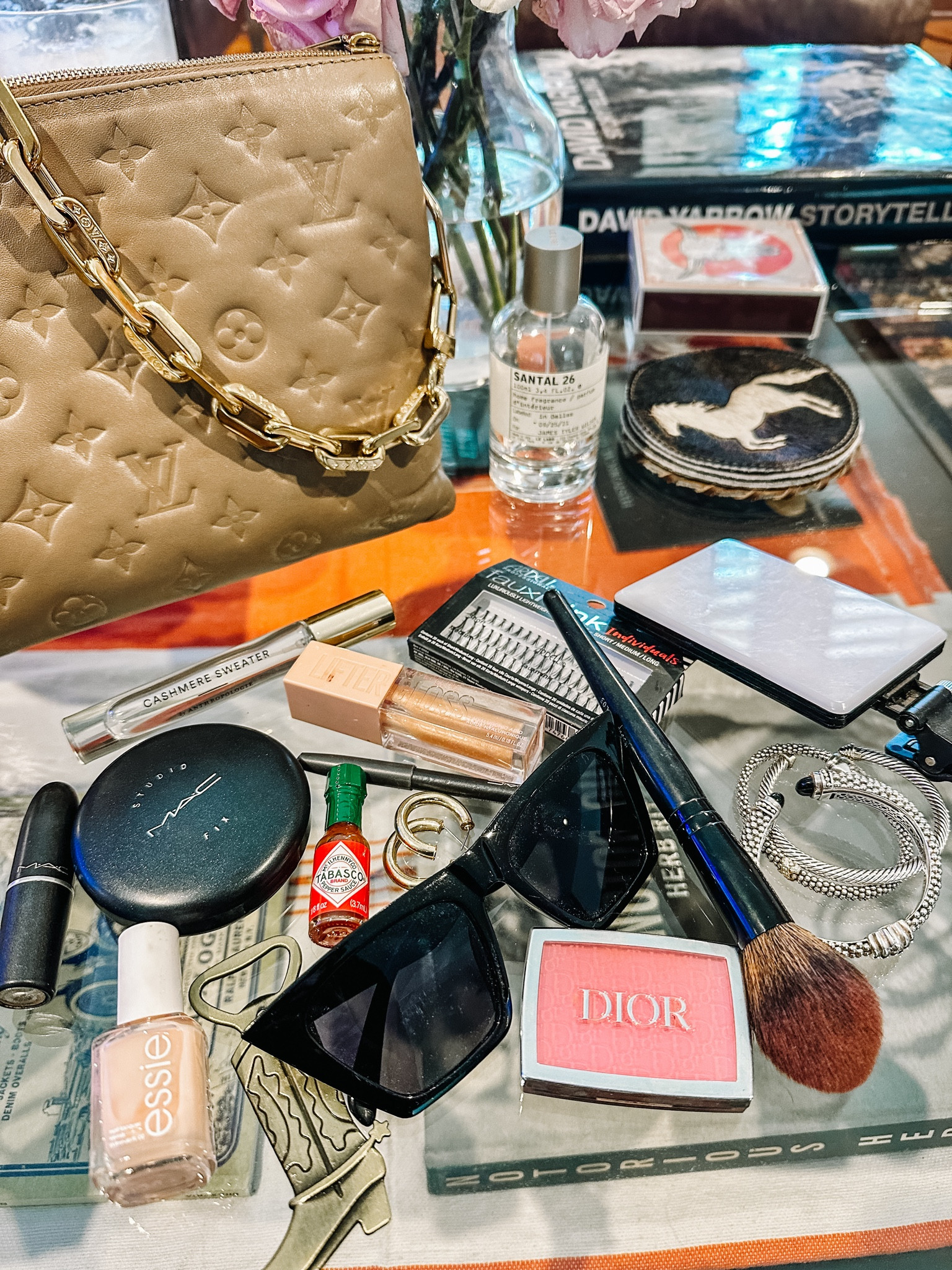 What’s in my bag?👜

Makeup | Dior | MAC cosmetics | Powder | Lipstick | Lip Liner | Sunglasses | David Yurman | Anthropologie | Amazon Finds 

#LTKfindsunder50 #LTKbeauty #LTKsalealert