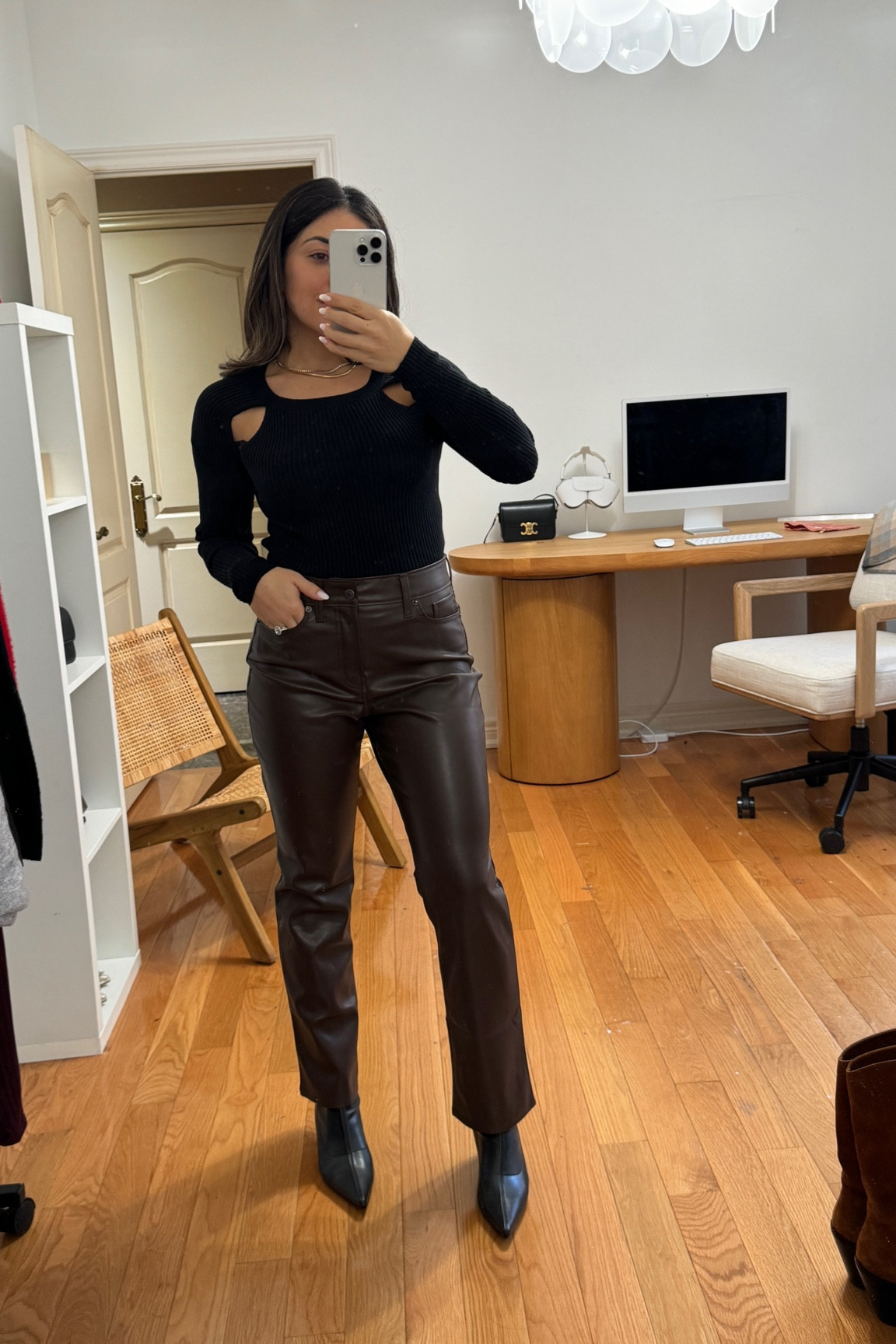 Size 2 pants 
Size small top 