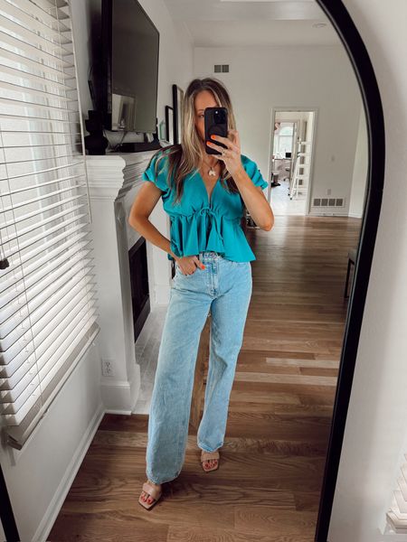Jeans & cute top outfit🩵

Top is a size small. Jeans are 4/ tts EXCEPT the Levi’s Ribcage wide leg I sized down one size.


#LTKFindsUnder50 #LTKStyleTip #LTKSeasonal